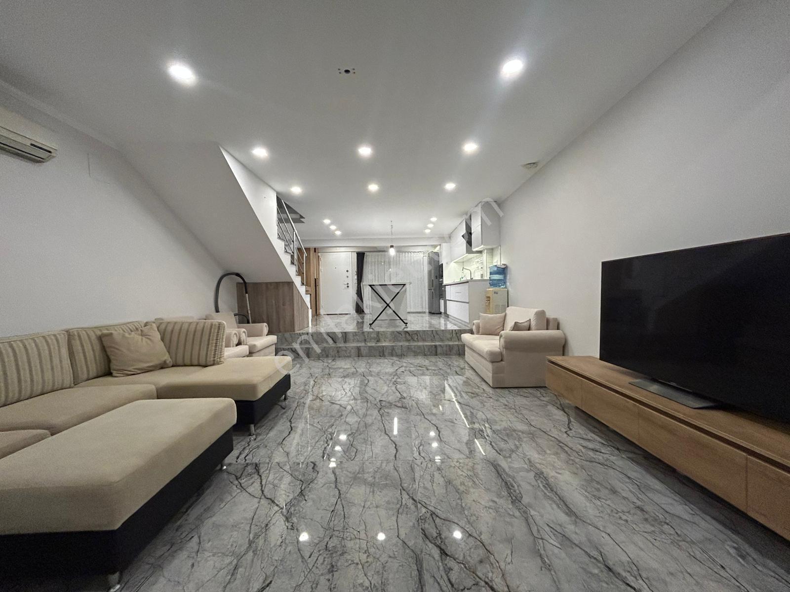 Alanya Konaklıda Denize Sıfır Site İçinde Satılık Lüks 4+1 Villa - Görsel 6