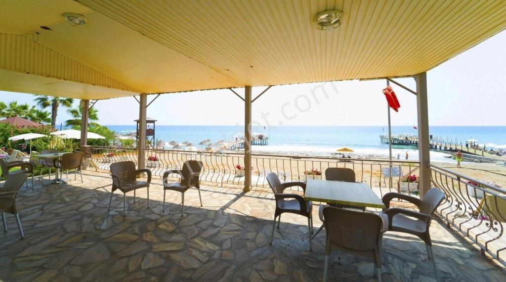Alanya Konaklıda Denize Sıfır Site İçinde Satılık Lüks 4+1 Villa - Görsel 2