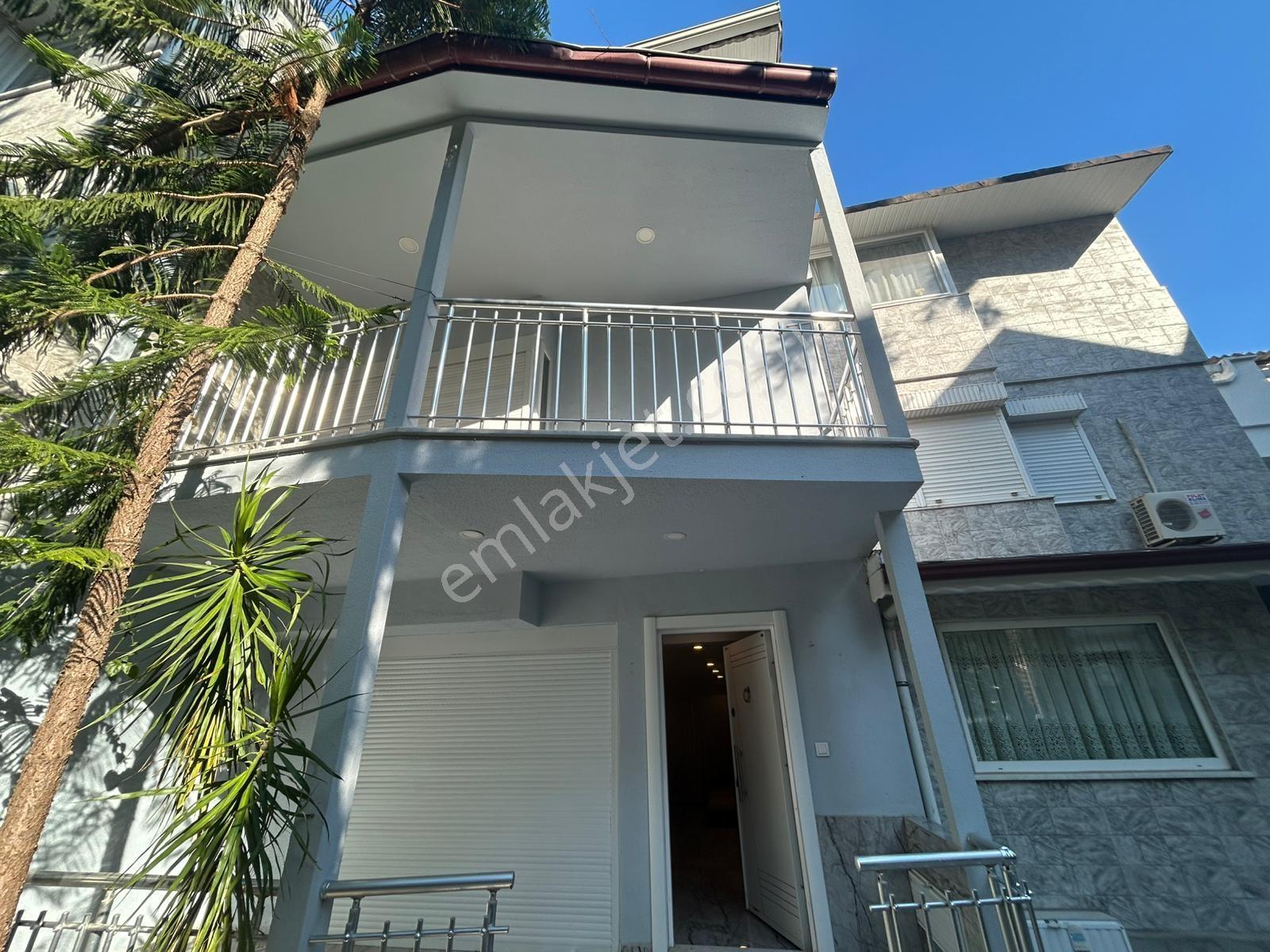 Alanya Konaklıda Denize Sıfır Site İçinde Satılık Lüks 4+1 Villa - Görsel 3