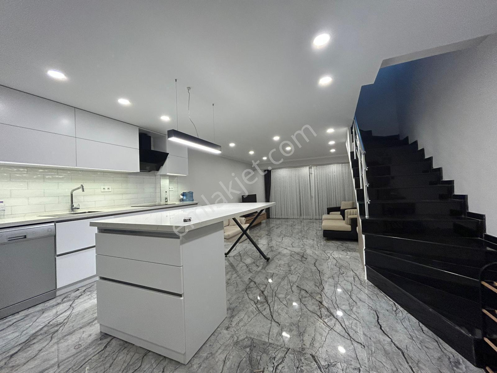 Alanya Konaklıda Denize Sıfır Site İçinde Satılık Lüks 4+1 Villa - Görsel 7