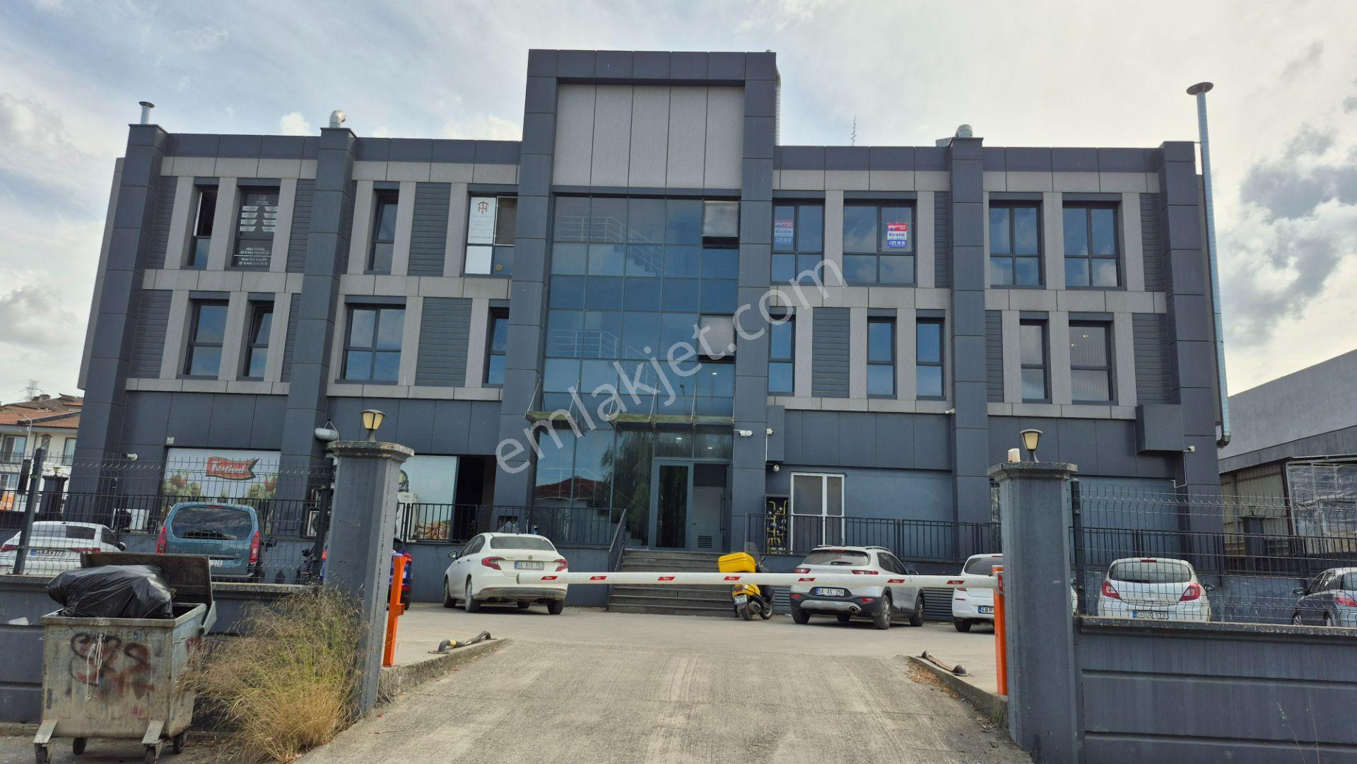Tunatan Kavşağı Bu Yapı Centrum’da 2 Odalı 65 M² Lüks Kiralık Ofis - Görsel 28