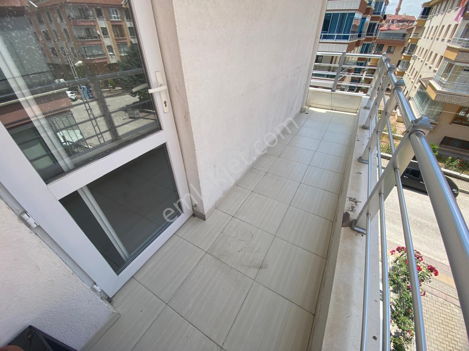Eksen'den Güneşevler Merkezde Ara Kat Ön Cephe Kiralık 3+1 Daire - Görsel 4