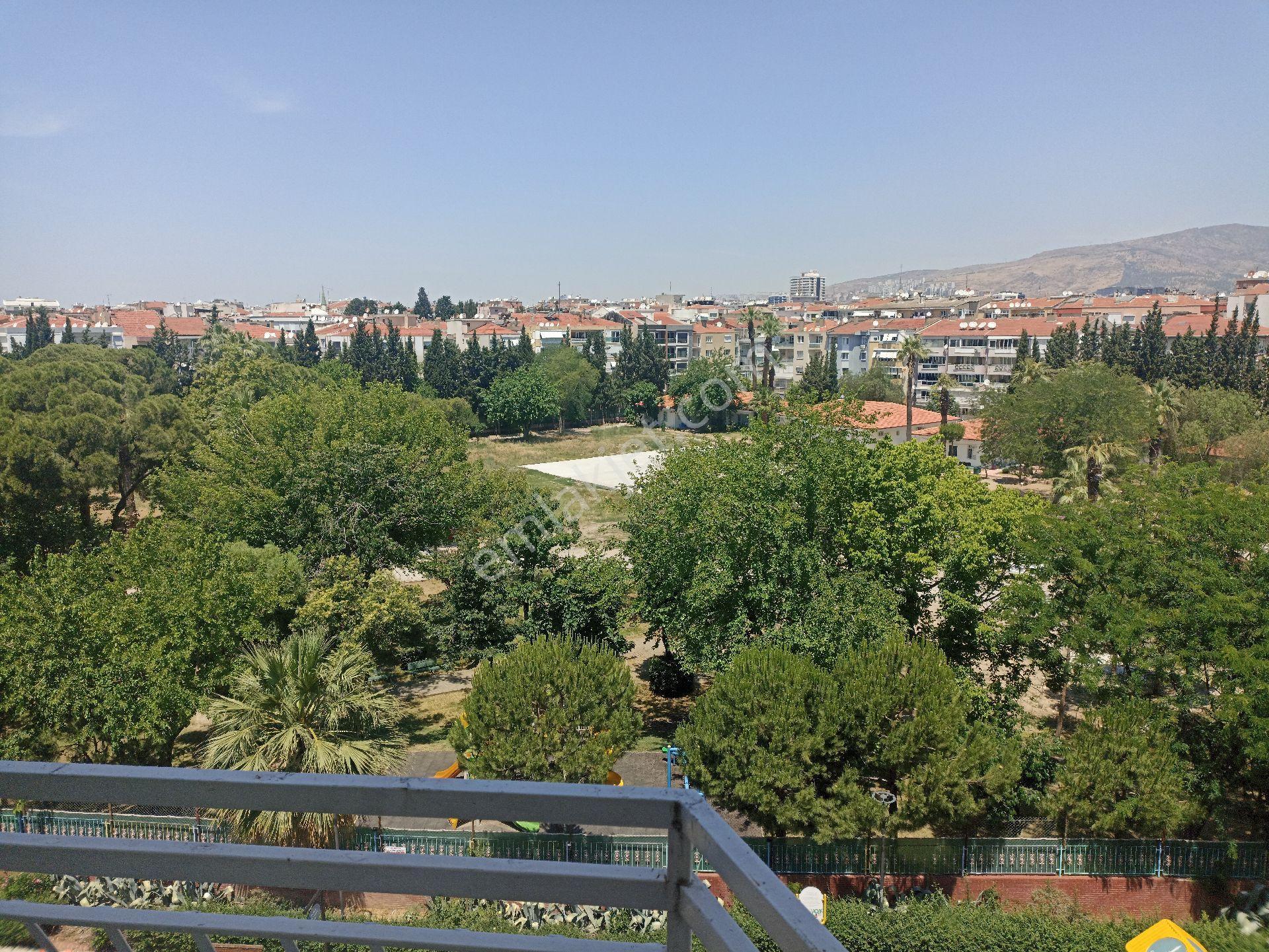 Karşıyaka Alaybey'de Süper Lokasyon 3+1 Doğalgazlı Satılık