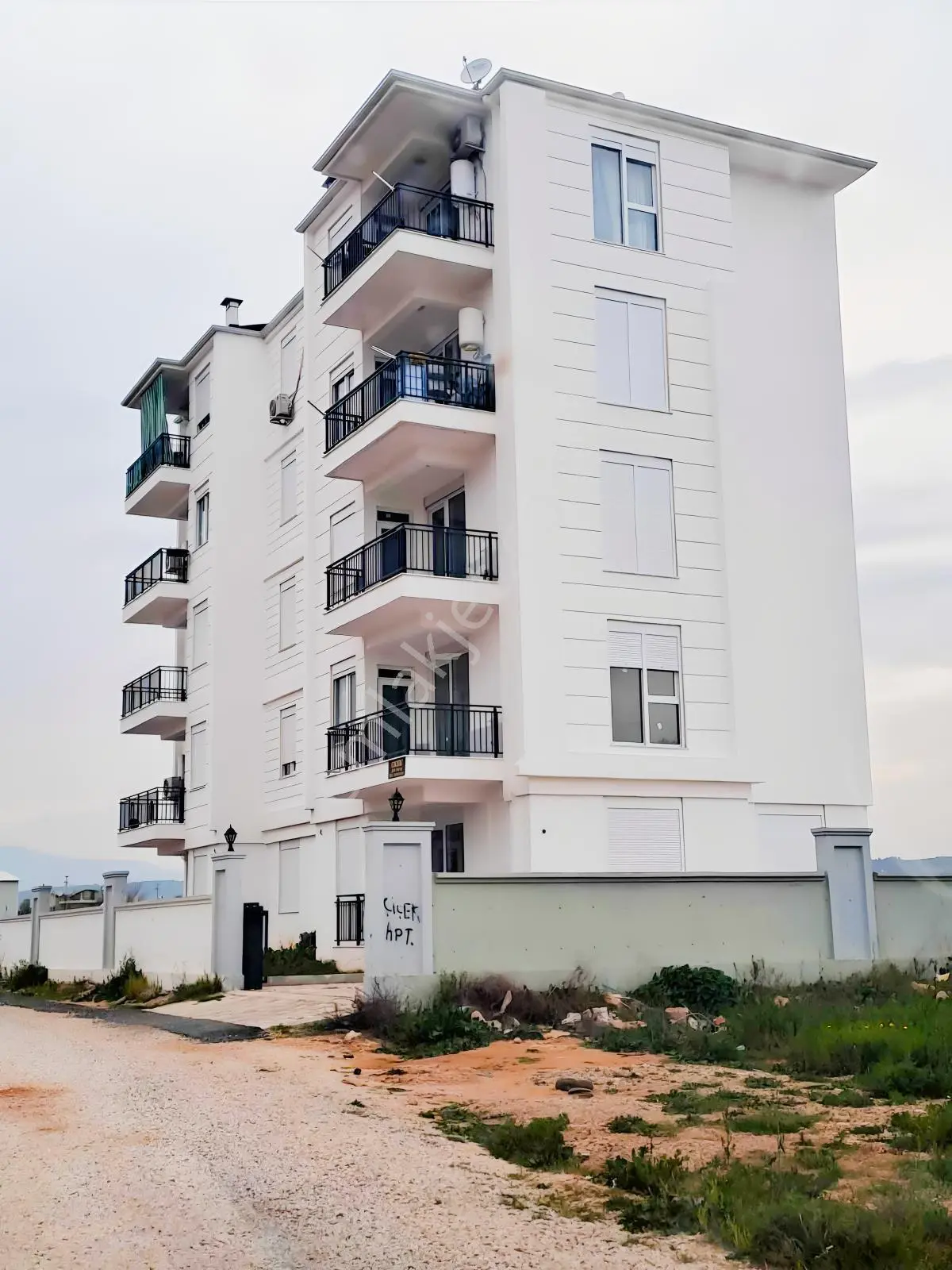 Acil Altıayak Mahallesinde Satılık 2+1 Daire