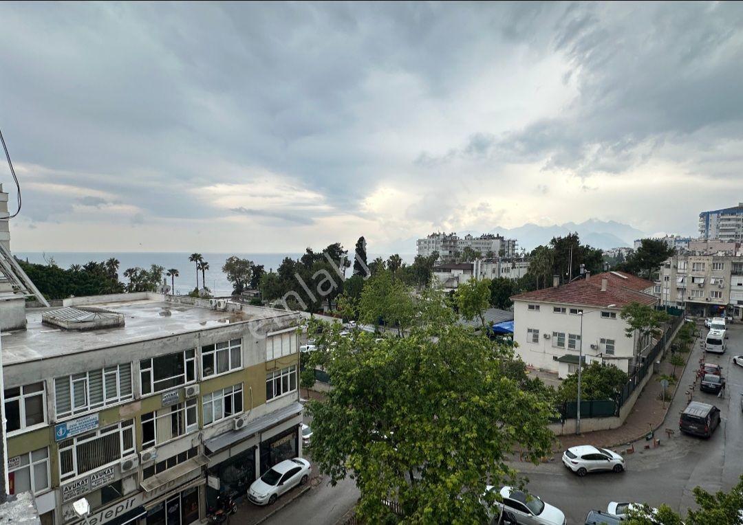 Antalya Merkez Cumhurıyet Meydanında Denız Manzaralı Kıralık Yenılenmıs 2+1