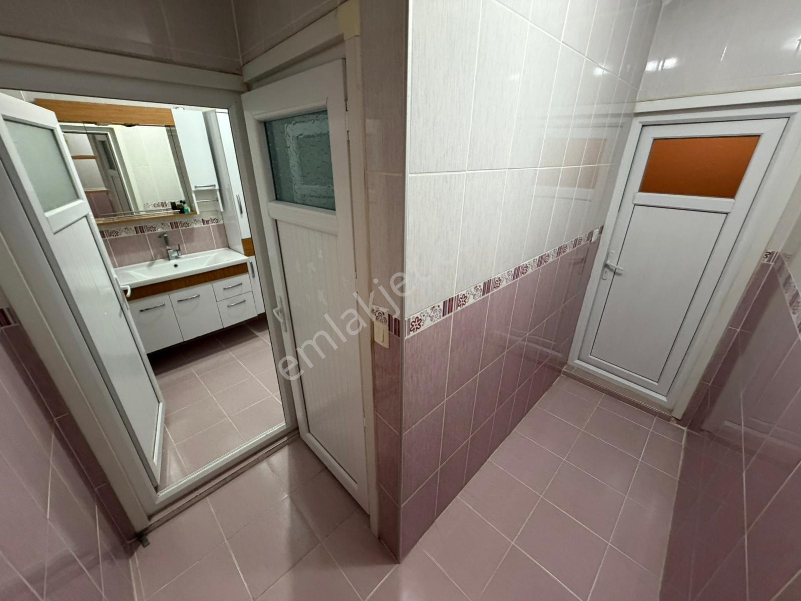 Demokrasi Caddesi Yakını 150 M² Ebeveyn Banyolu Otoparklı 4+1!! - Görsel 24