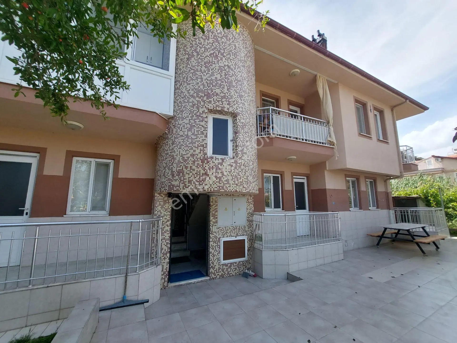 Muğla Dalyan Da 100 M2 2+1, Eşyasız Bahçeli Daire Kiralık