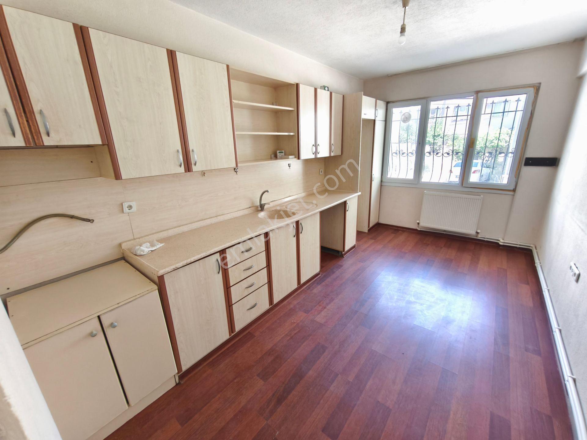İzban Yakını Yüksek Giriş Bahçeli Kombili Kiralık 2+1 Daire