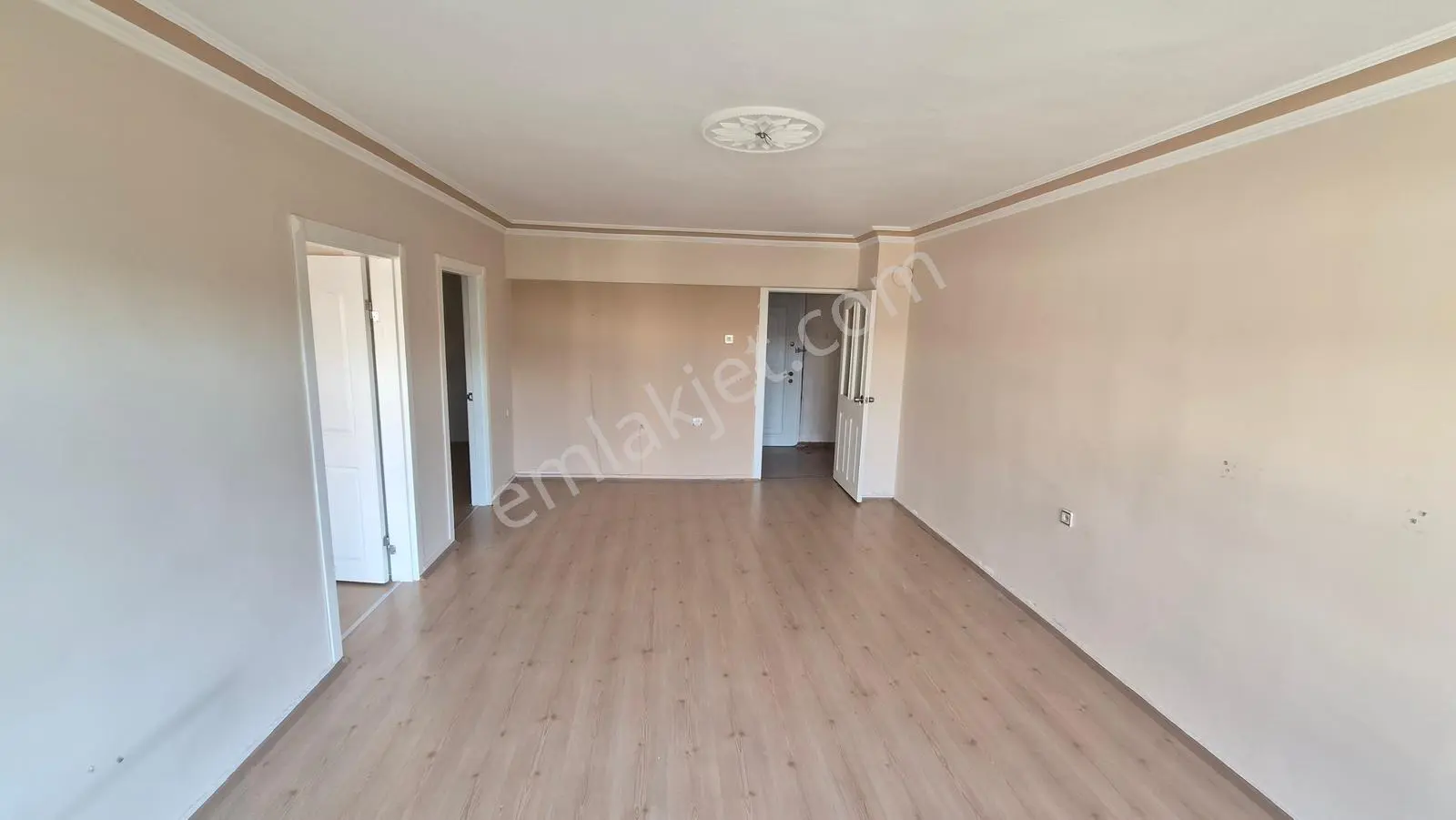 Abidin Paşada Ara Katta 3+1 Yapılı Satılık Daire - Görsel 2