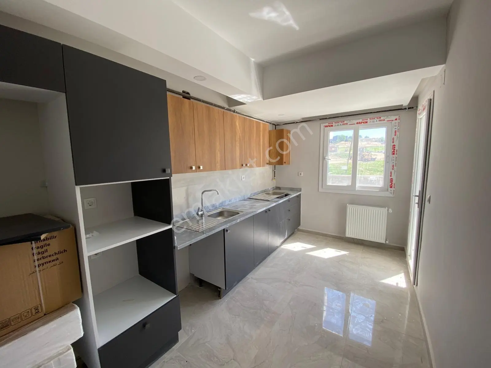 Kabasakalda Site İçerisinde 9 Katlı Binada Sıfır 3+1 Çiftbanyo Uygun Fiyatlı Geniş Kapalı Mutfaklı - Görsel 4