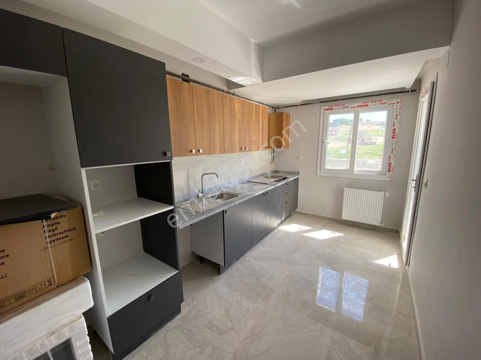Kabasakalda Site İçerisinde 9 Katlı Binada Sıfır 3+1 Çiftbanyo Uygun Fiyatlı Geniş Kapalı Mutfaklı - Görsel 2