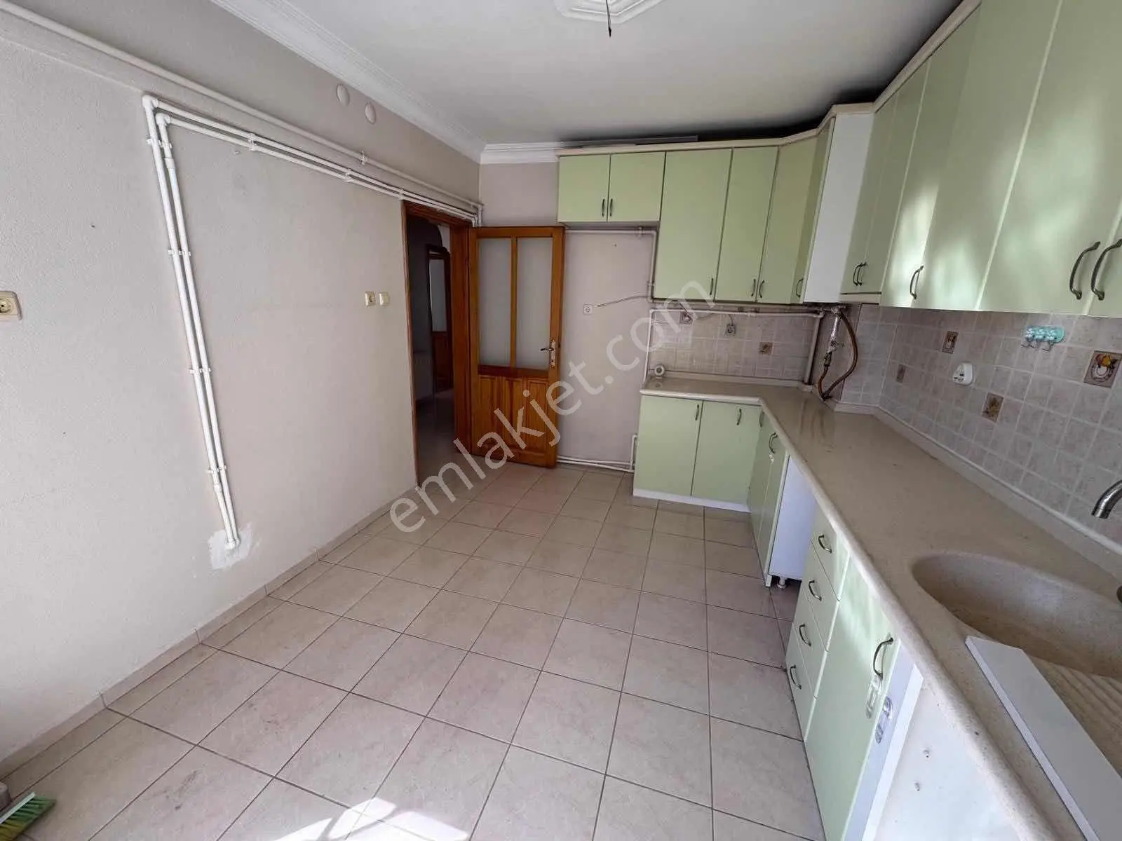 Paşaalanı Mahallesi Merkezi Konumda Kiralık 3+1 Daire - Görsel 2