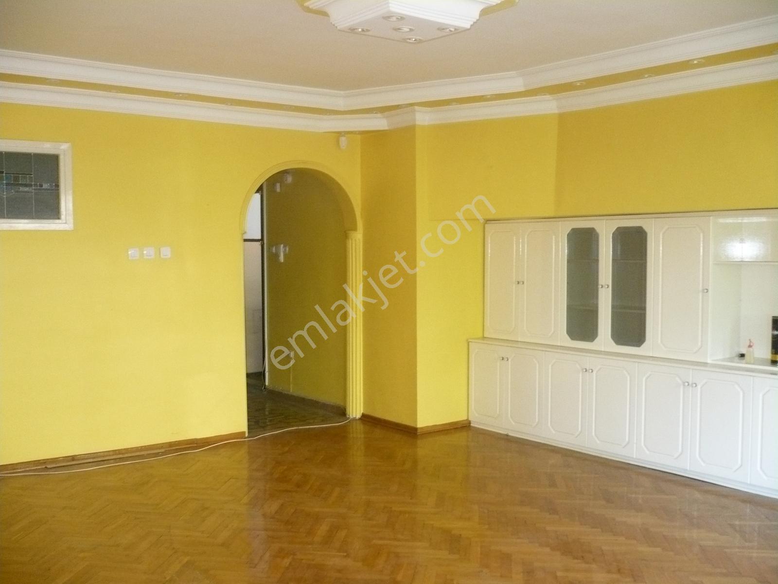 Bakırköy Sakızağcında 4+1 160m2 Bahçe Katı Kısmi Deniz Manzaralı - Görsel 4