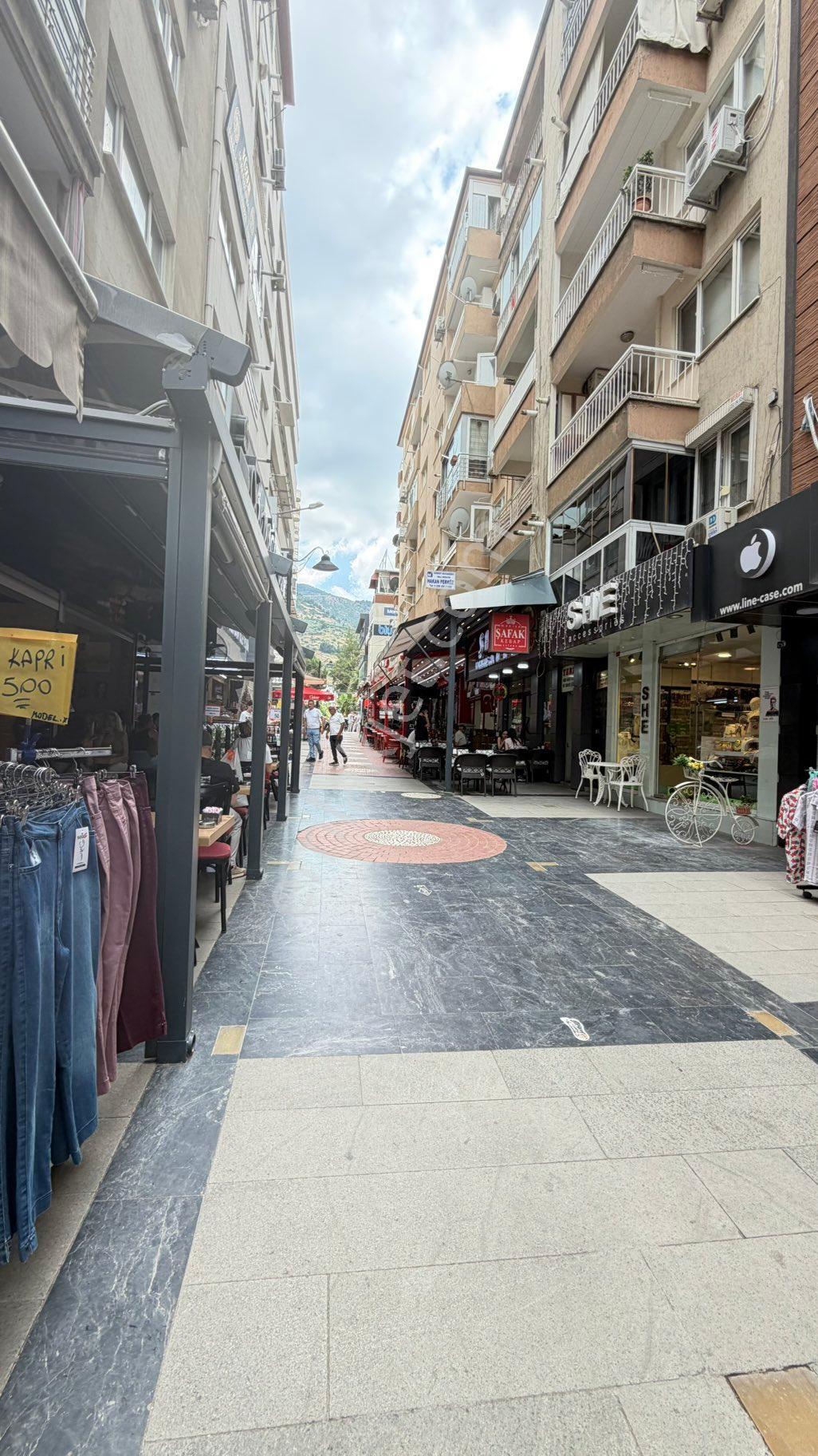 Manisanın Kalbinde Satılık 370 M2 Bahçeli Dükkan - Görsel 11