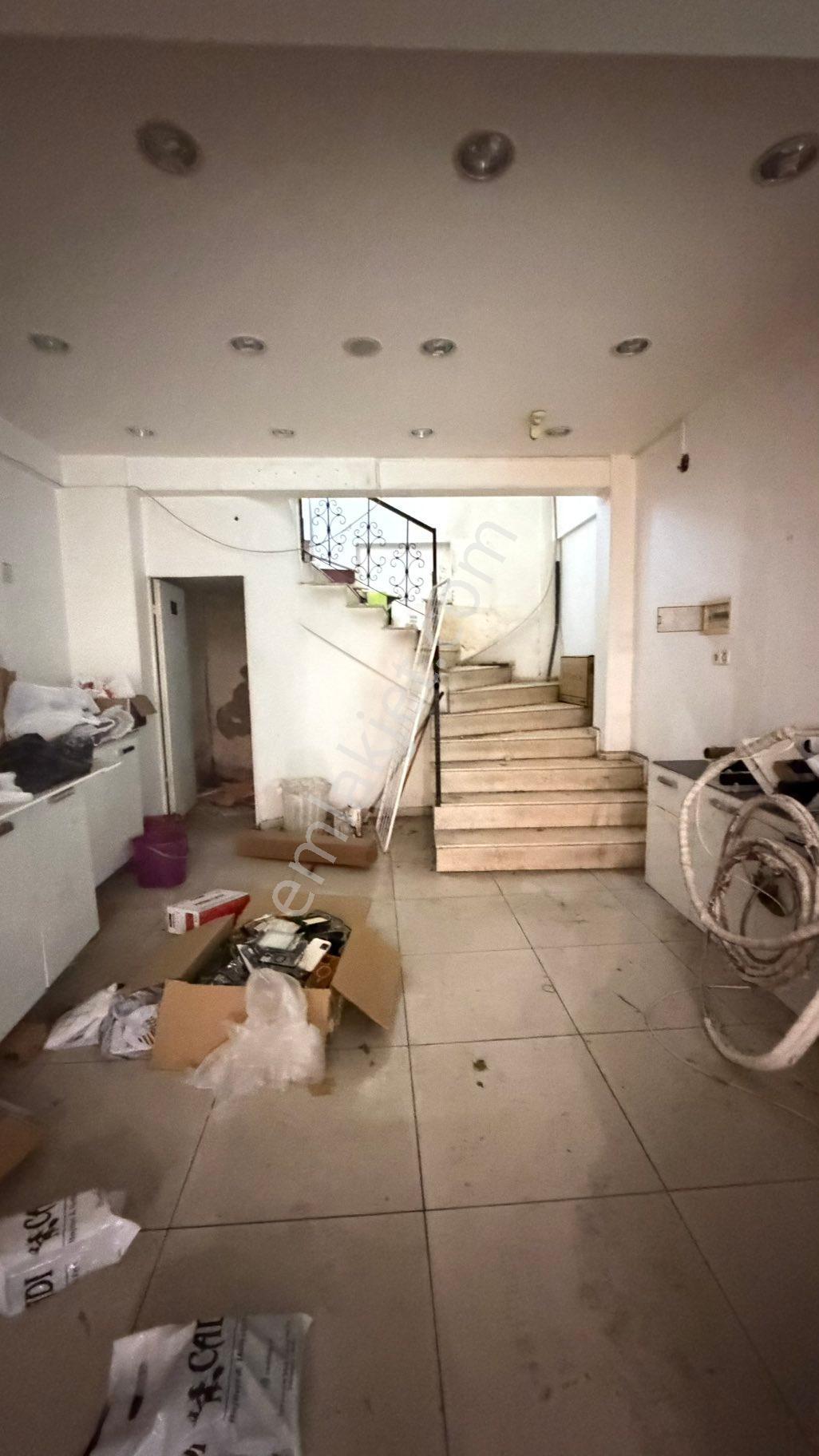 Manisanın Kalbinde Satılık 370 M2 Bahçeli Dükkan - Görsel 19