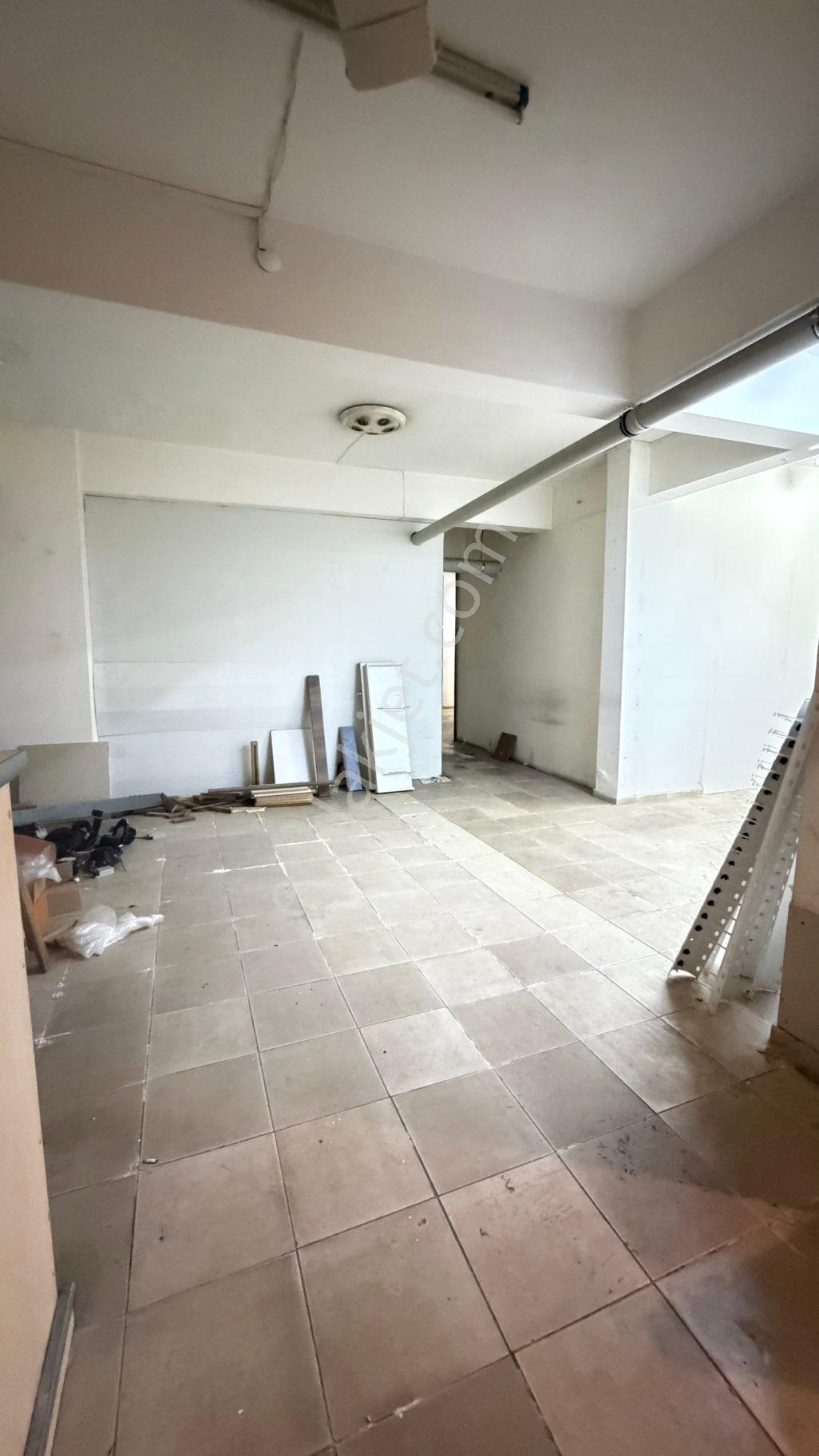 Manisanın Kalbinde Satılık 370 M2 Bahçeli Dükkan - Görsel 24