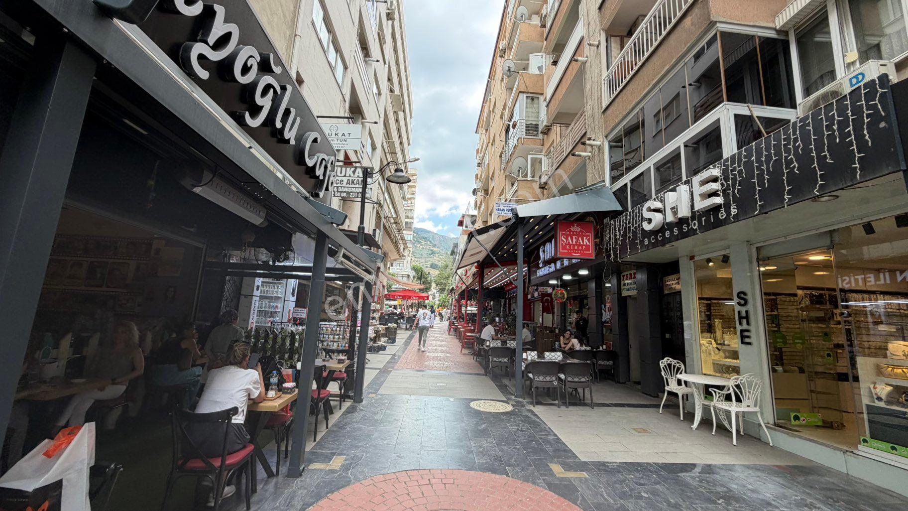 Manisanın Kalbinde Satılık 370 M2 Bahçeli Dükkan - Görsel 9