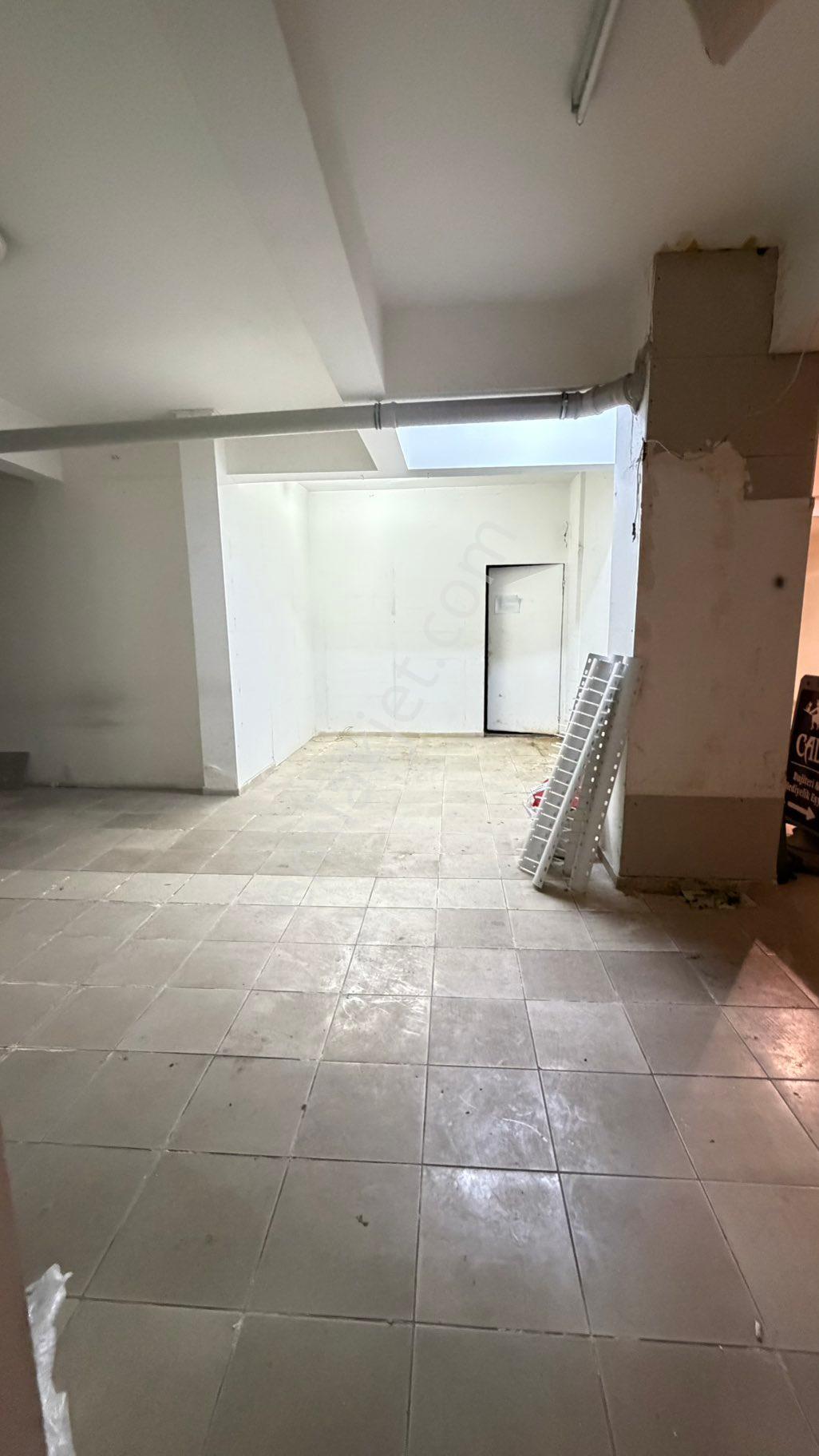 Manisanın Kalbinde Satılık 370 M2 Bahçeli Dükkan - Görsel 23