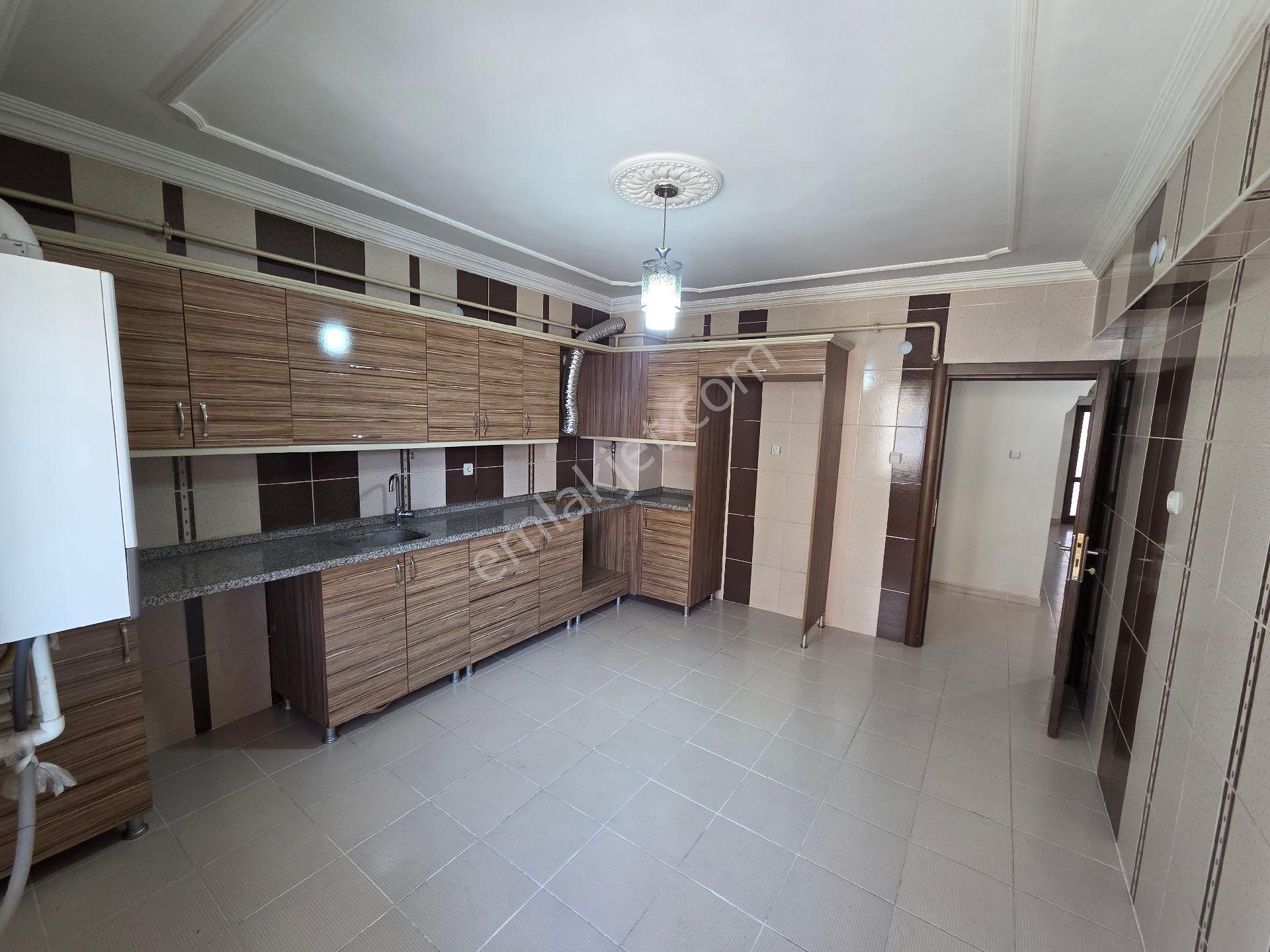 İcadiye Mh. Şehitlik Altı 4+1 Asansörlü 210m² Kiralık Daire - Görsel 24