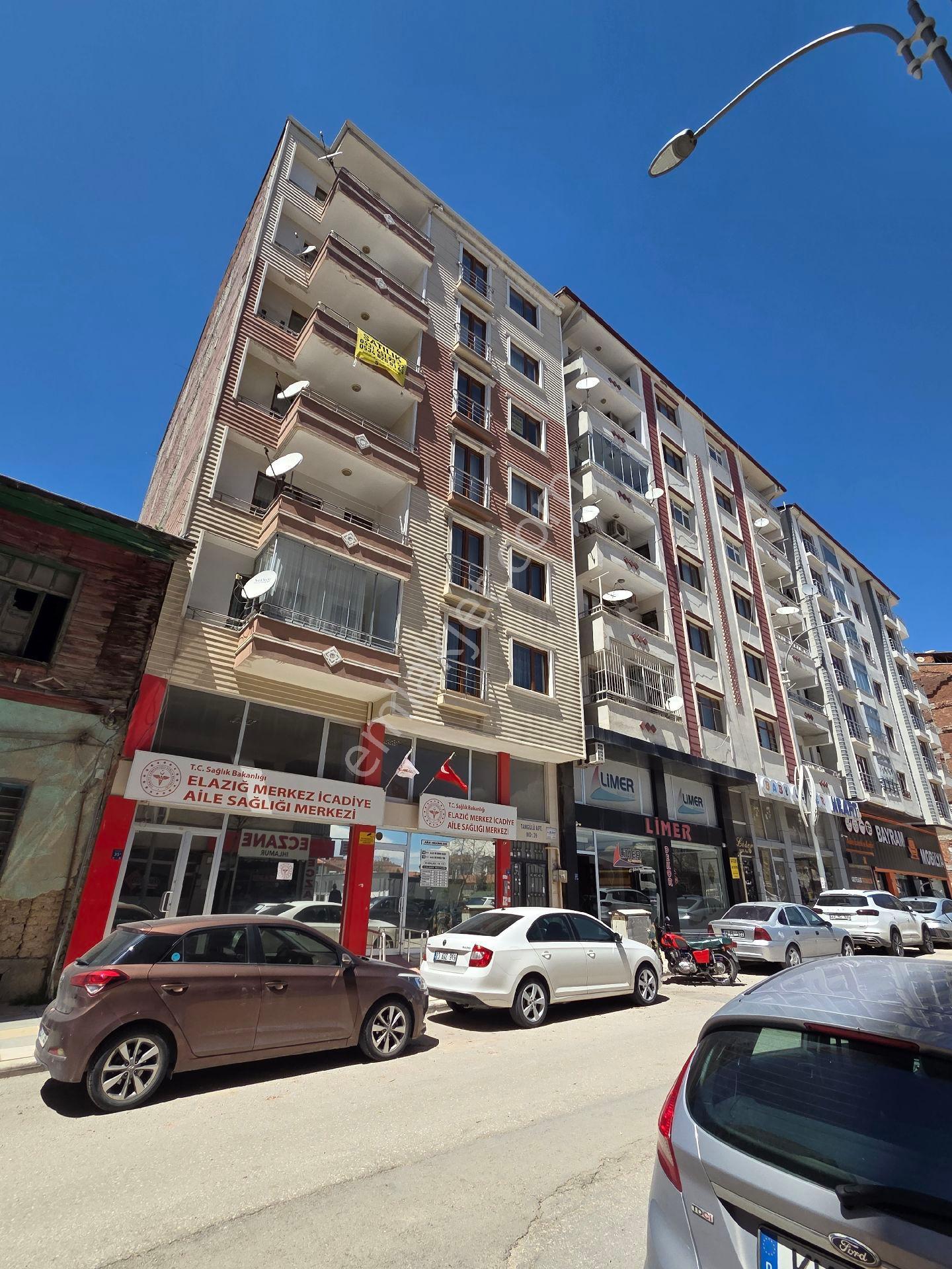 İcadiye Mh. Şehitlik Altı 4+1 Asansörlü 210m² Kiralık Daire