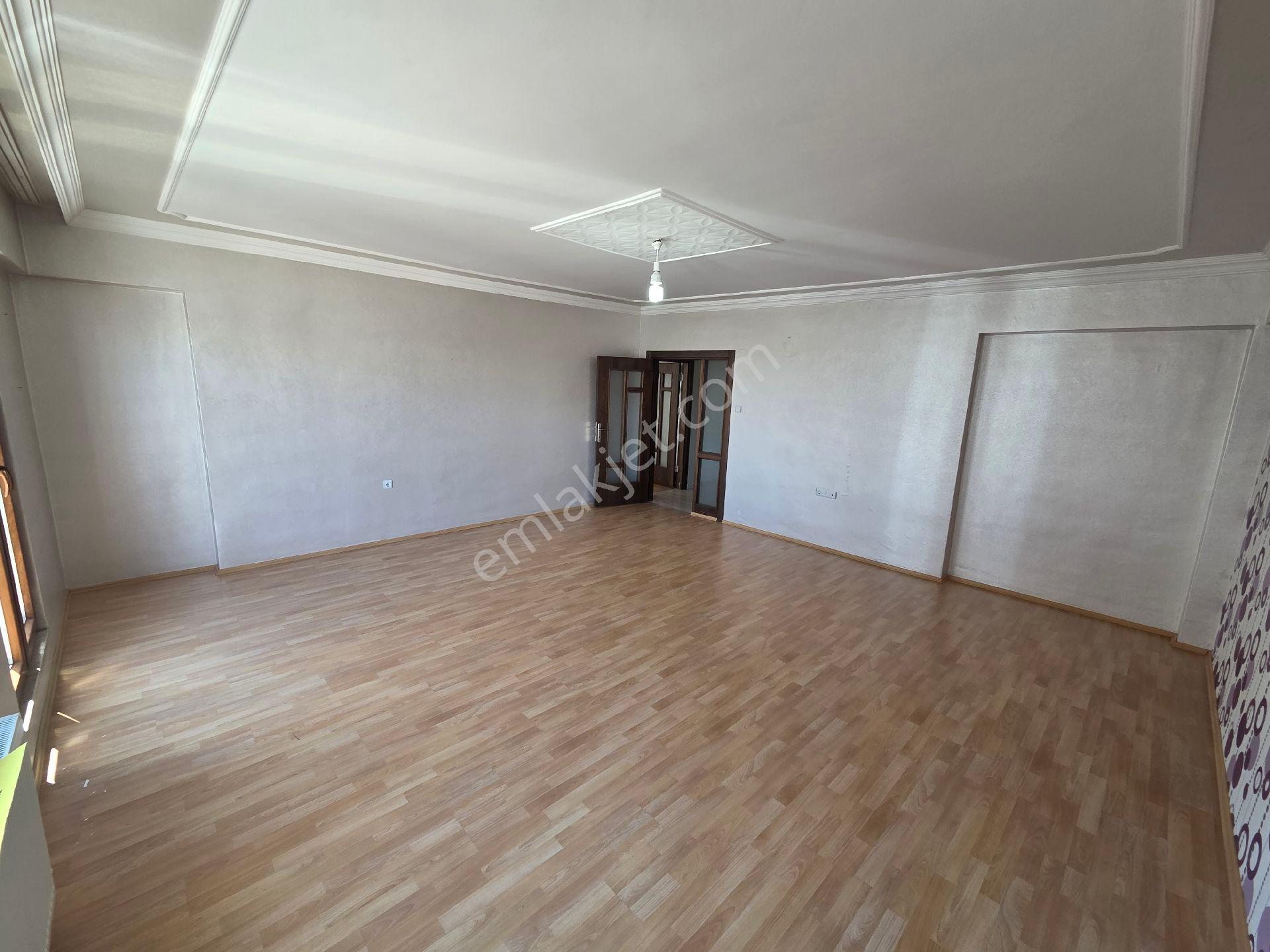 İcadiye Mh. Şehitlik Altı 4+1 Asansörlü 210m² Kiralık Daire - Görsel 11
