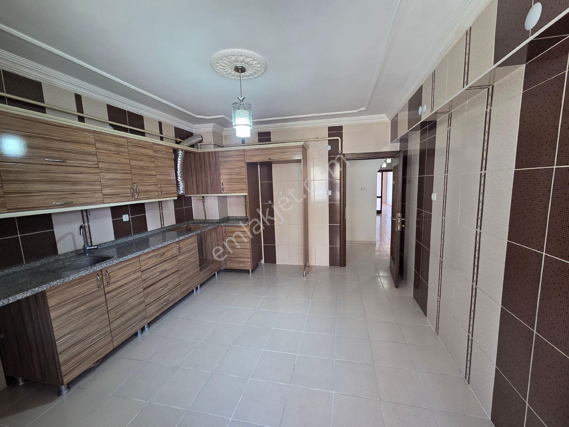 İcadiye Mh. Şehitlik Altı 4+1 Asansörlü 210m² Kiralık Daire - Görsel 26