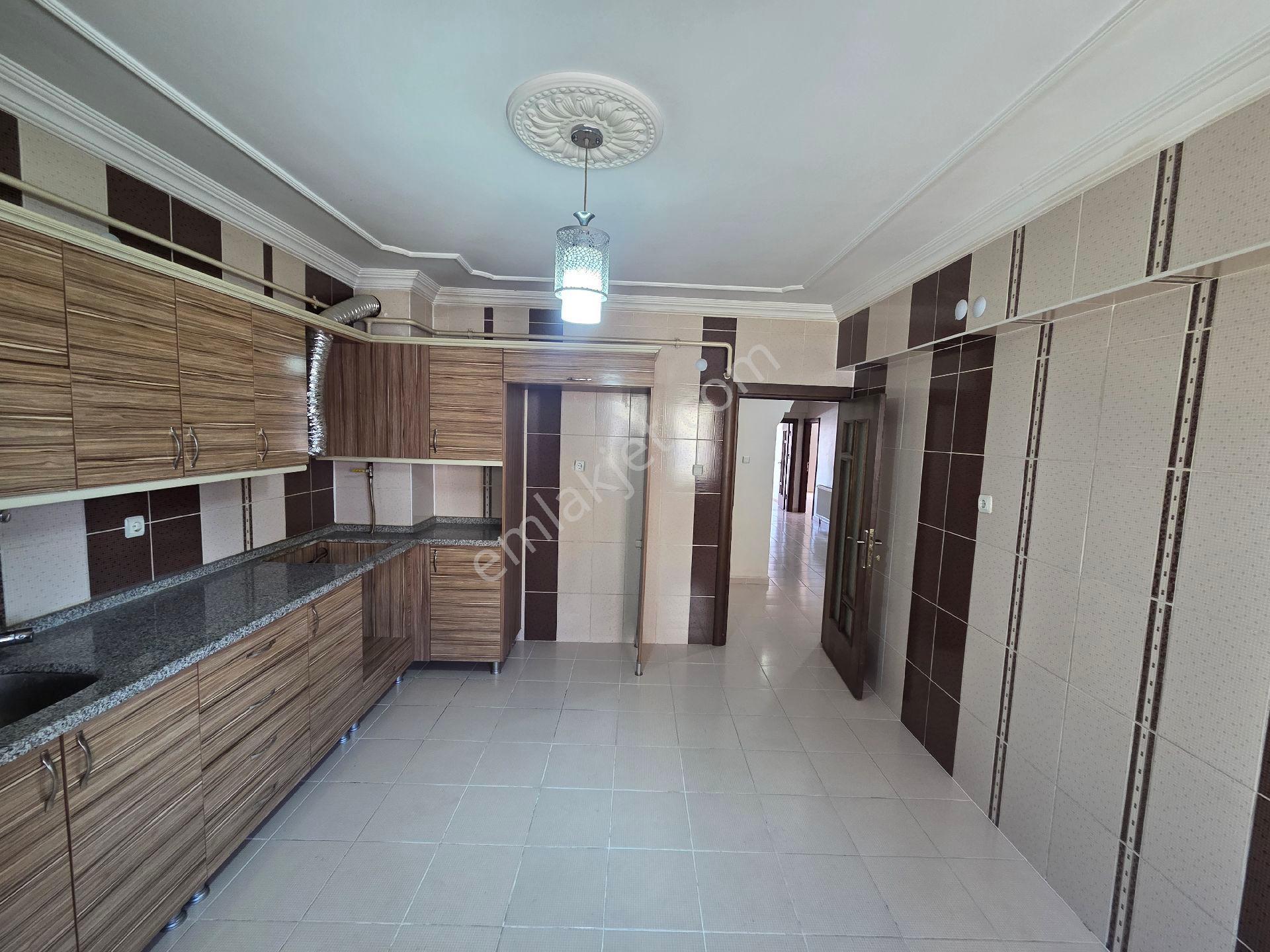 İcadiye Mh. Şehitlik Altı 4+1 Asansörlü 210m² Kiralık Daire - Görsel 28