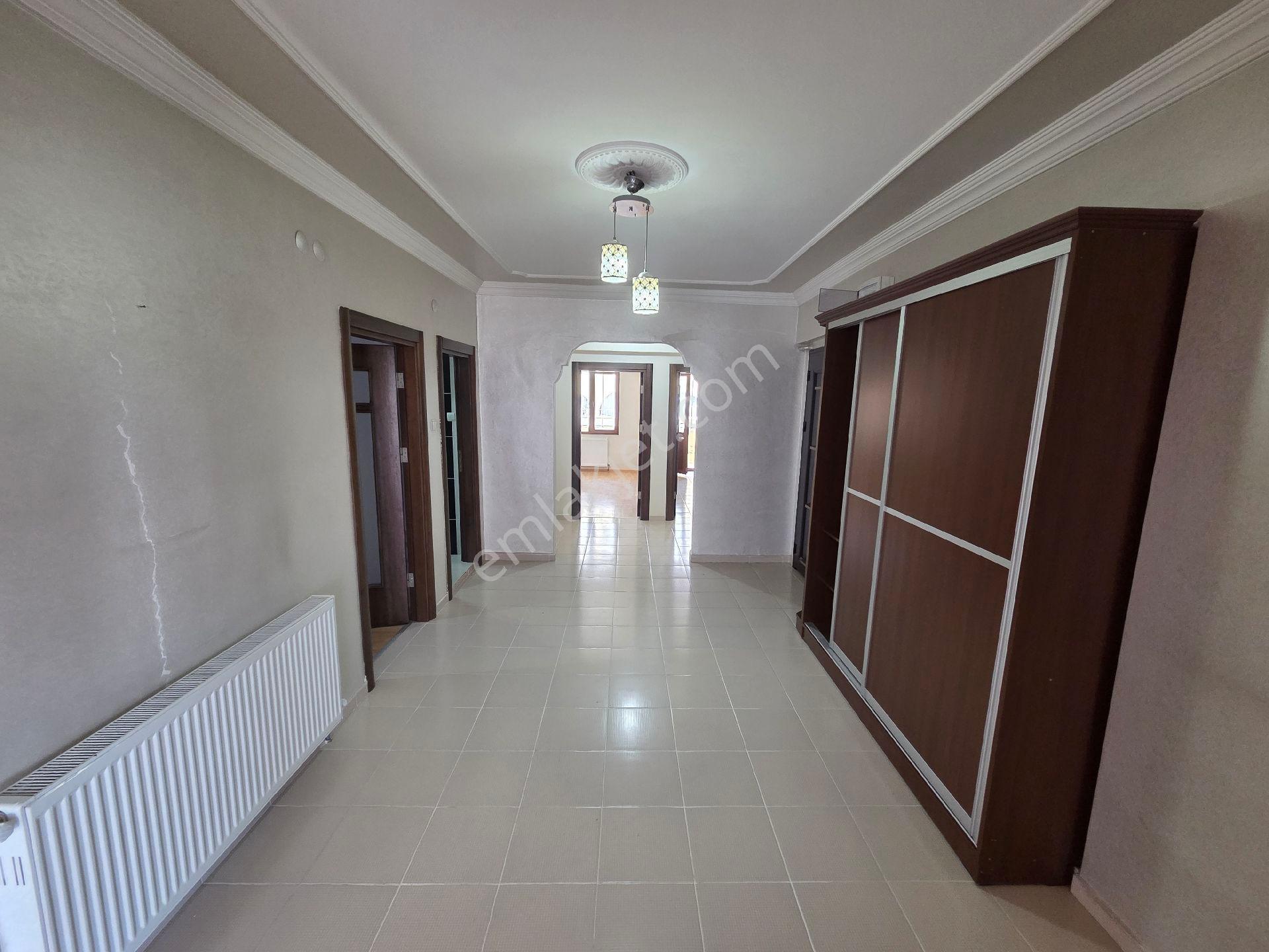 İcadiye Mh. Şehitlik Altı 4+1 Asansörlü 210m² Kiralık Daire - Görsel 31