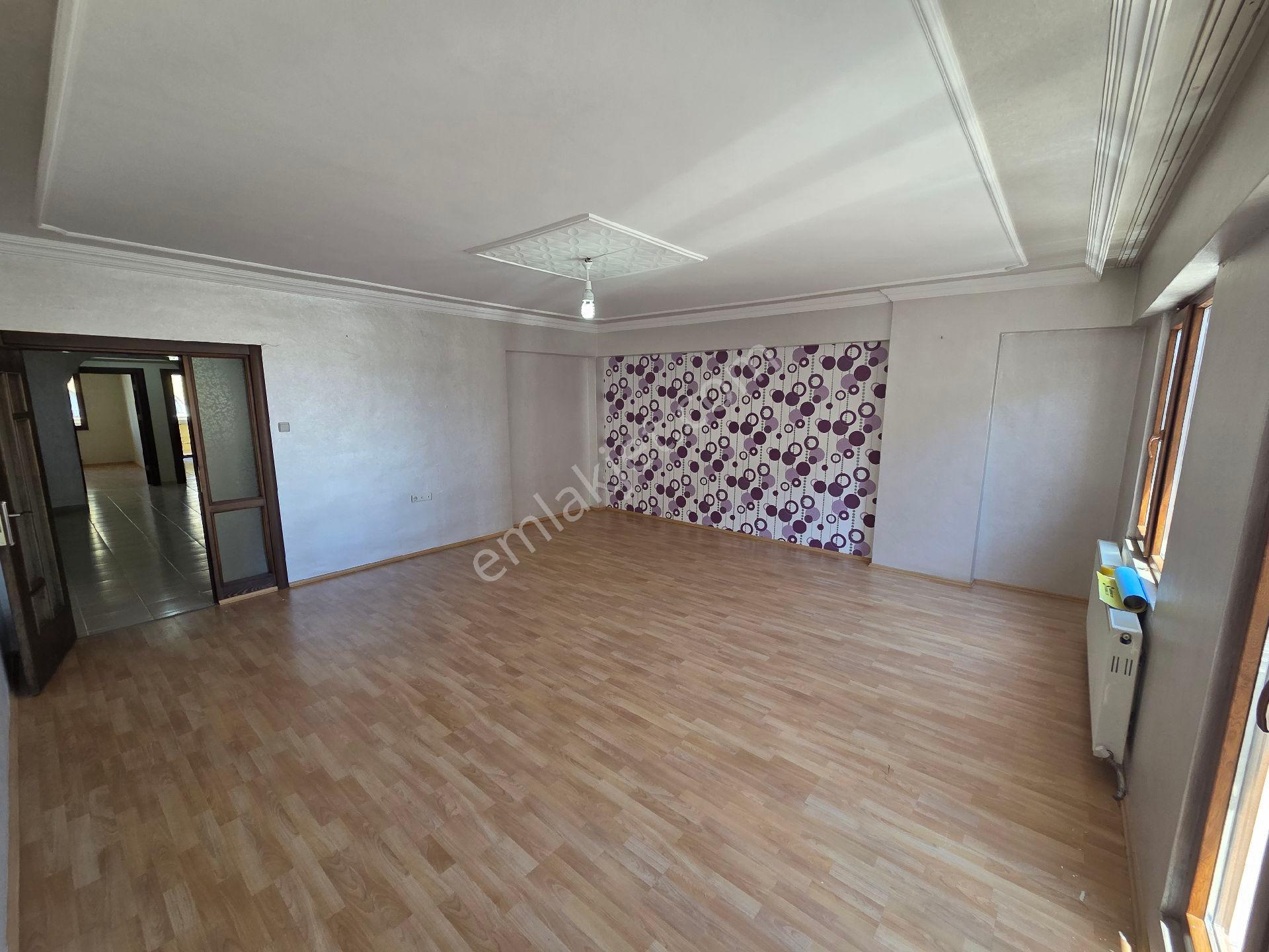 İcadiye Mh. Şehitlik Altı 4+1 Asansörlü 210m² Kiralık Daire - Görsel 12