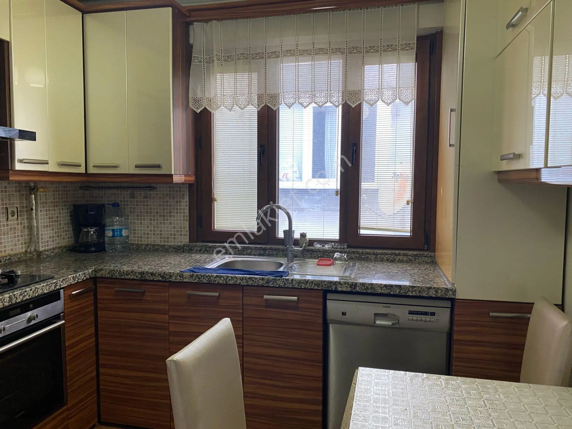 Avrupa Emlak Tan Ful Eşyalı,altın Tepsi Mah 120 M² 3+1 3.kat,metroya Yakın,kamu Çalışanı,memura Kira - Görsel 4