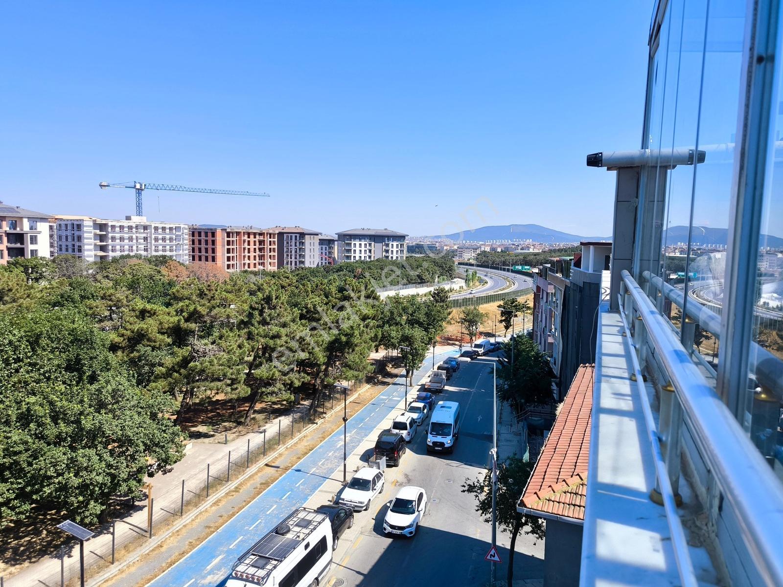 Çekmeköy Çamlıkta Teraslı 2+1 Satılık Eşyalı Daire Yatırımlık - Görsel 19