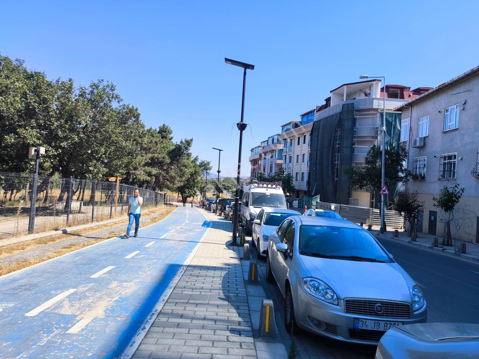Çekmeköy Çamlıkta Teraslı 2+1 Satılık Eşyalı Daire Yatırımlık - Görsel 2