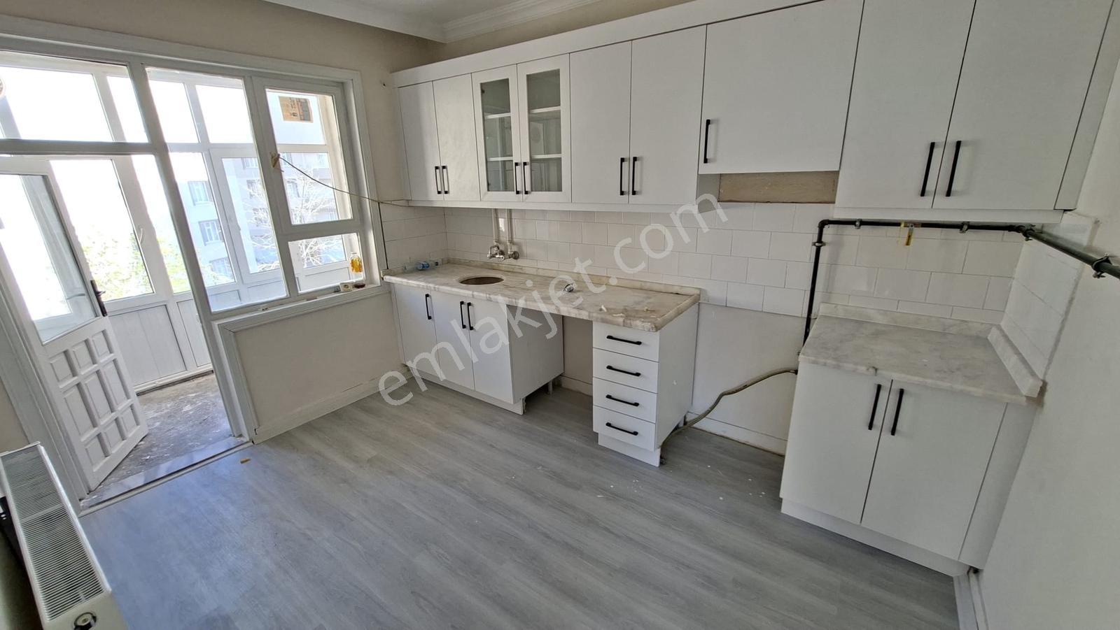 Parsana Stad Yanında Arakat İçi Yenilenmiş Kiralık 3+1 Daire - Görsel 4