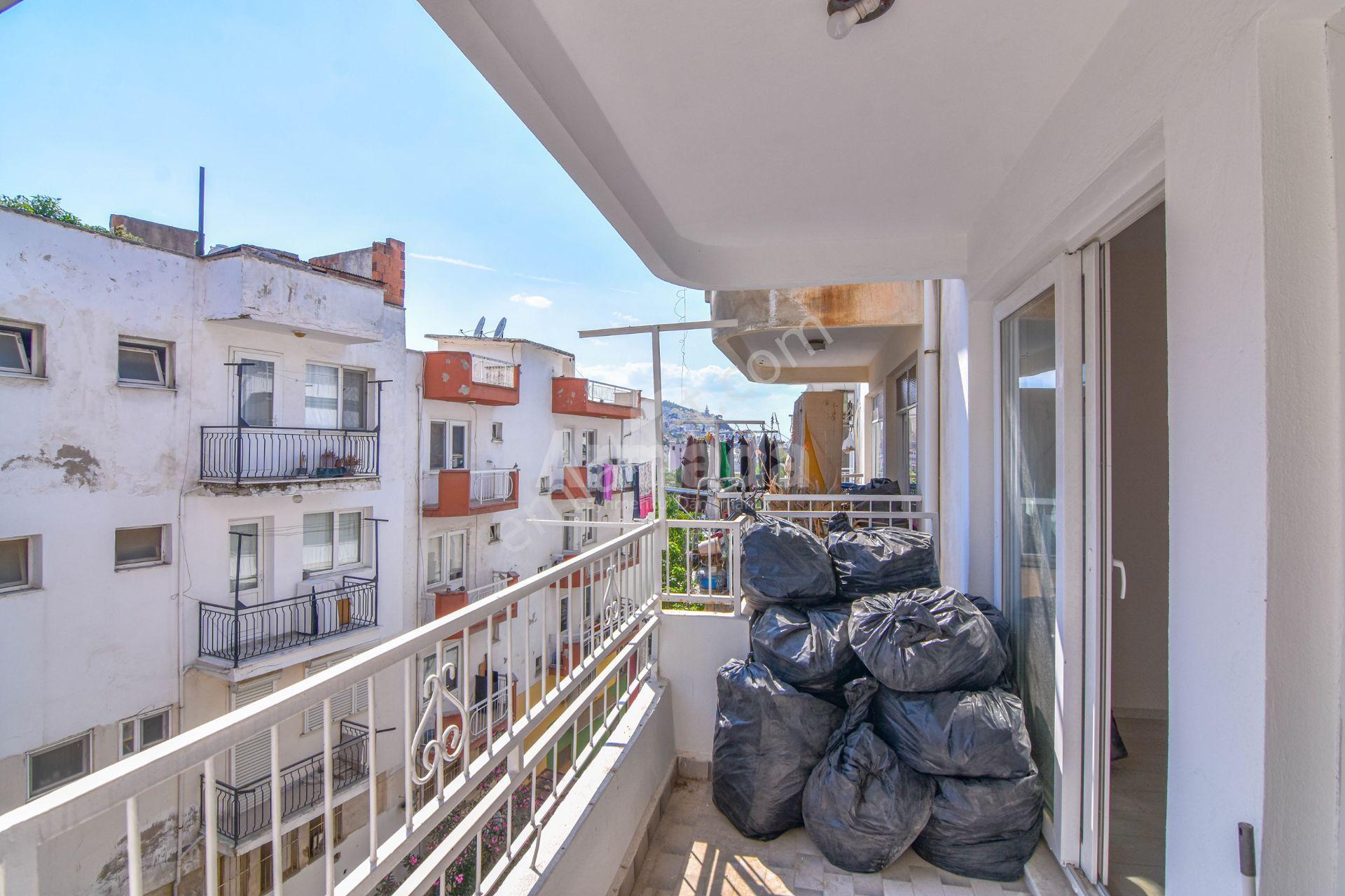 Kuşadası Merkez Cumhuriyet Mahallesinde Satılık 2+1 Daire - Görsel 16