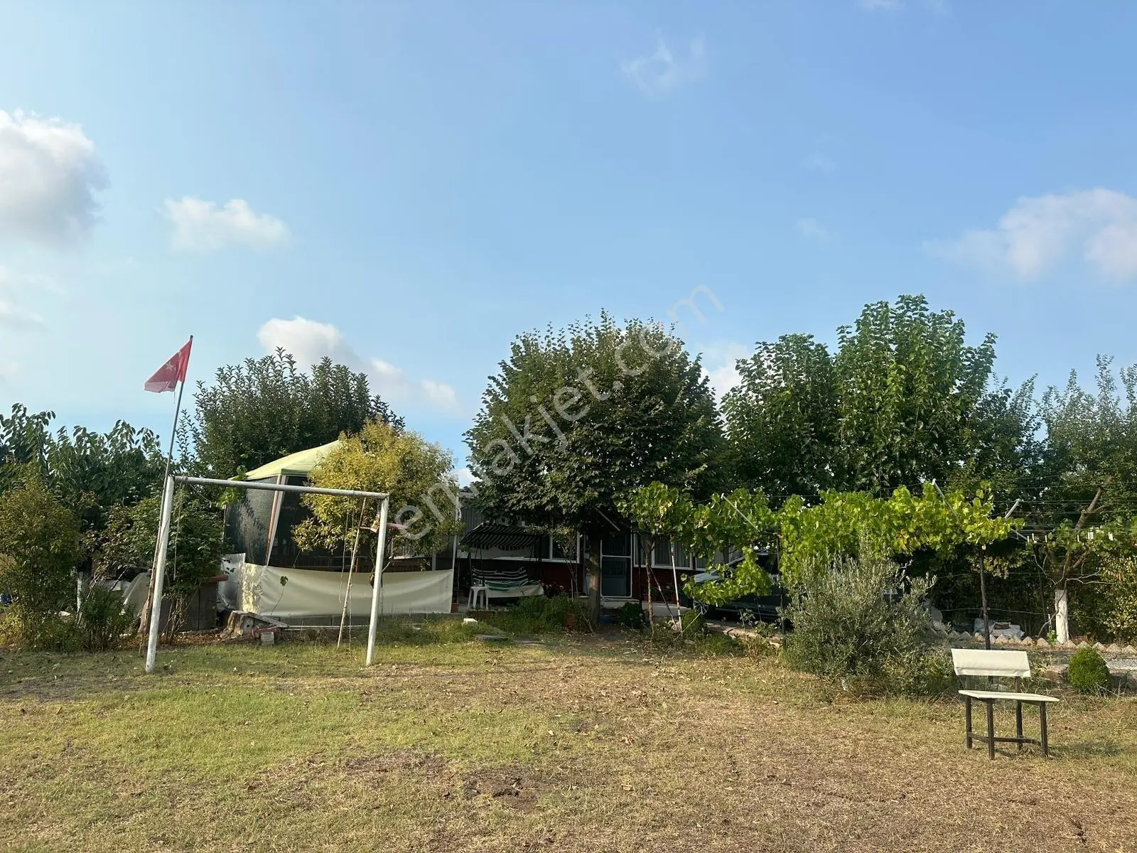 Çatalcada İmara Yakın 1750 M² Tarla Ve 100 M² Prefabrik Ev