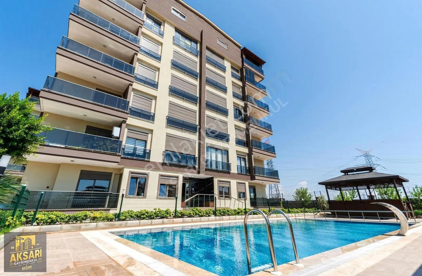 Fevziçakmak'ta Akıllı Ev Sistemli Çift Havuzlu 3+1 Satılık Daire