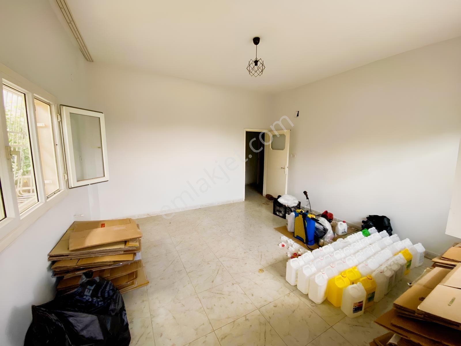 Yeşiltepede Cadde Üzerinde Satılık 2+1 Müstakil Daire