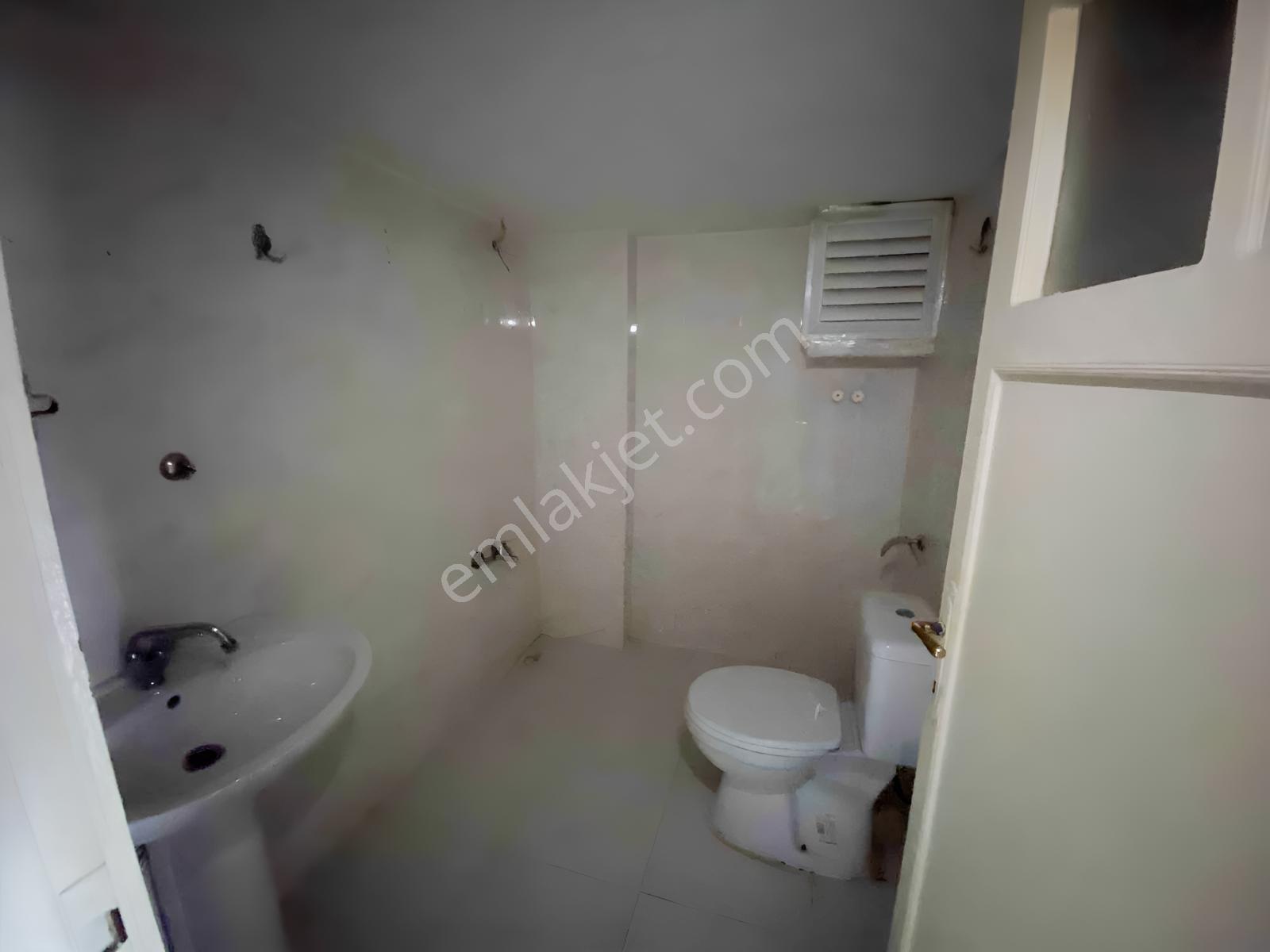Yeşiltepede Cadde Üzerinde Kiralık 2+1 Müstakil Daire - Görsel 8