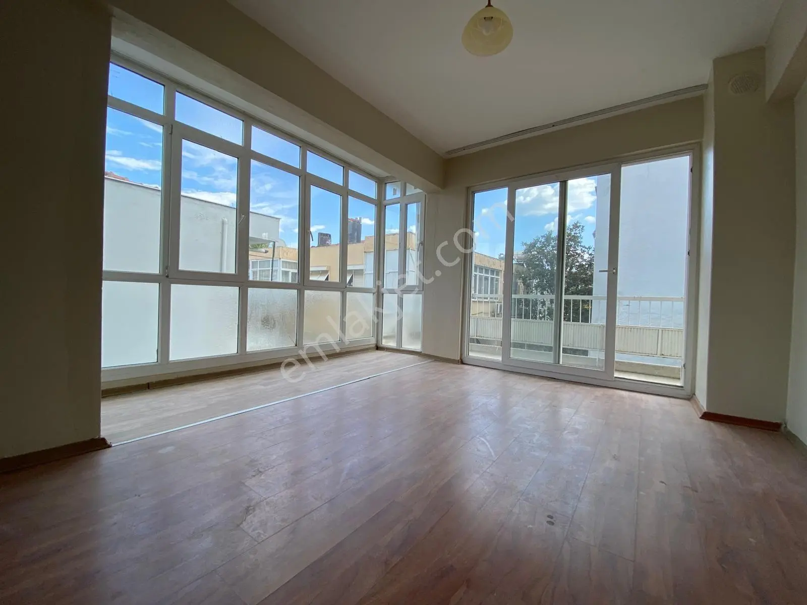 Güzelyalı Merkezi Konumda 2+1 90 M2 Tramvay 5 Dk Kiralık Daire - Görsel 4