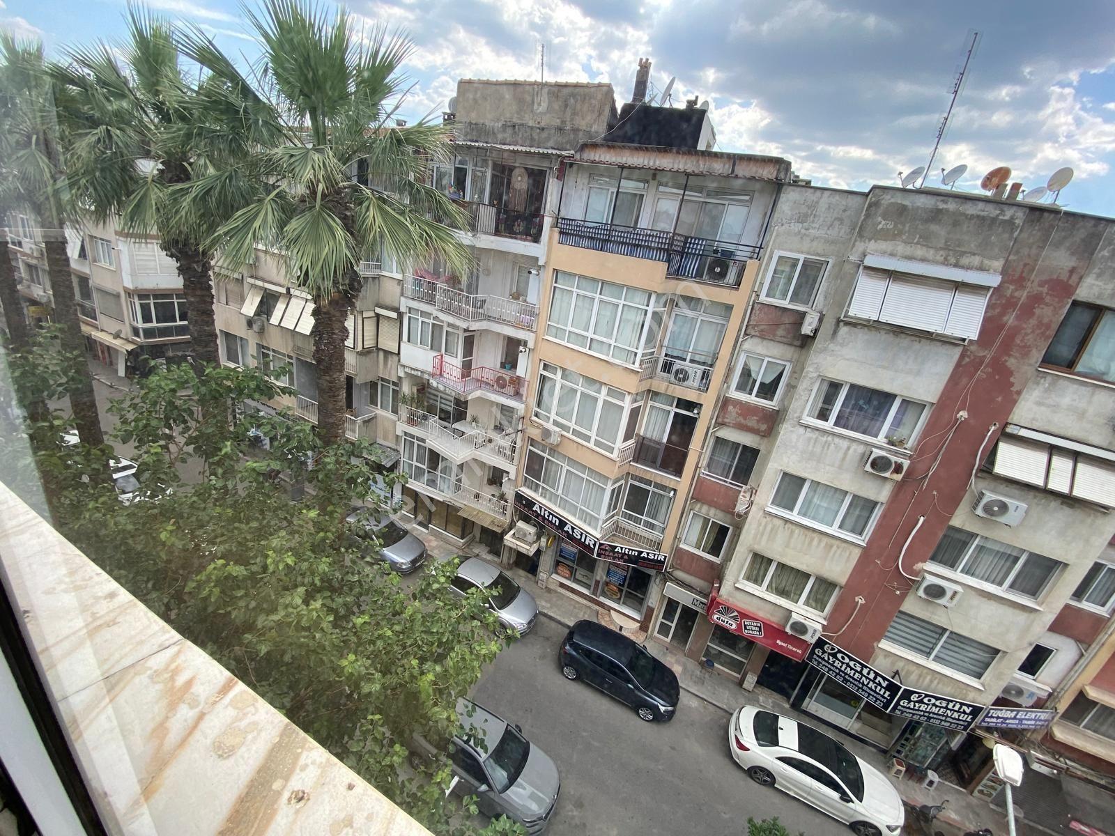 Güzelyalı Merkezi Konumda 2+1 90 M2 Tramvay 5 Dk Kiralık Daire - Görsel 19
