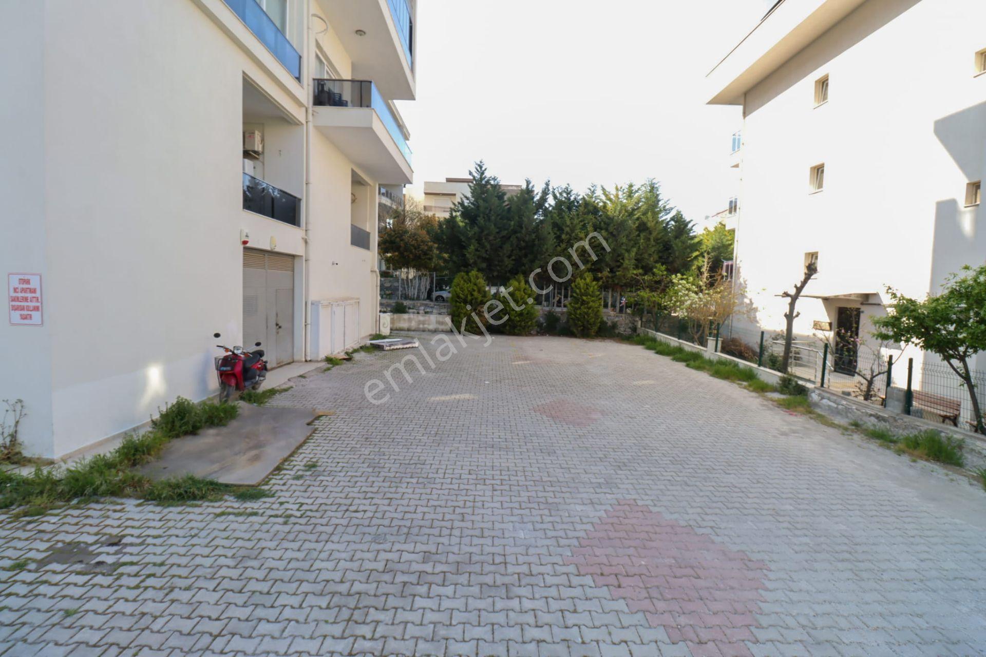 Kuşadası Otogar Bölgesinde Satılık, Caddede, Kısmi Deniz Manzaralı Büyük Çatı Dubleks - Görsel 35