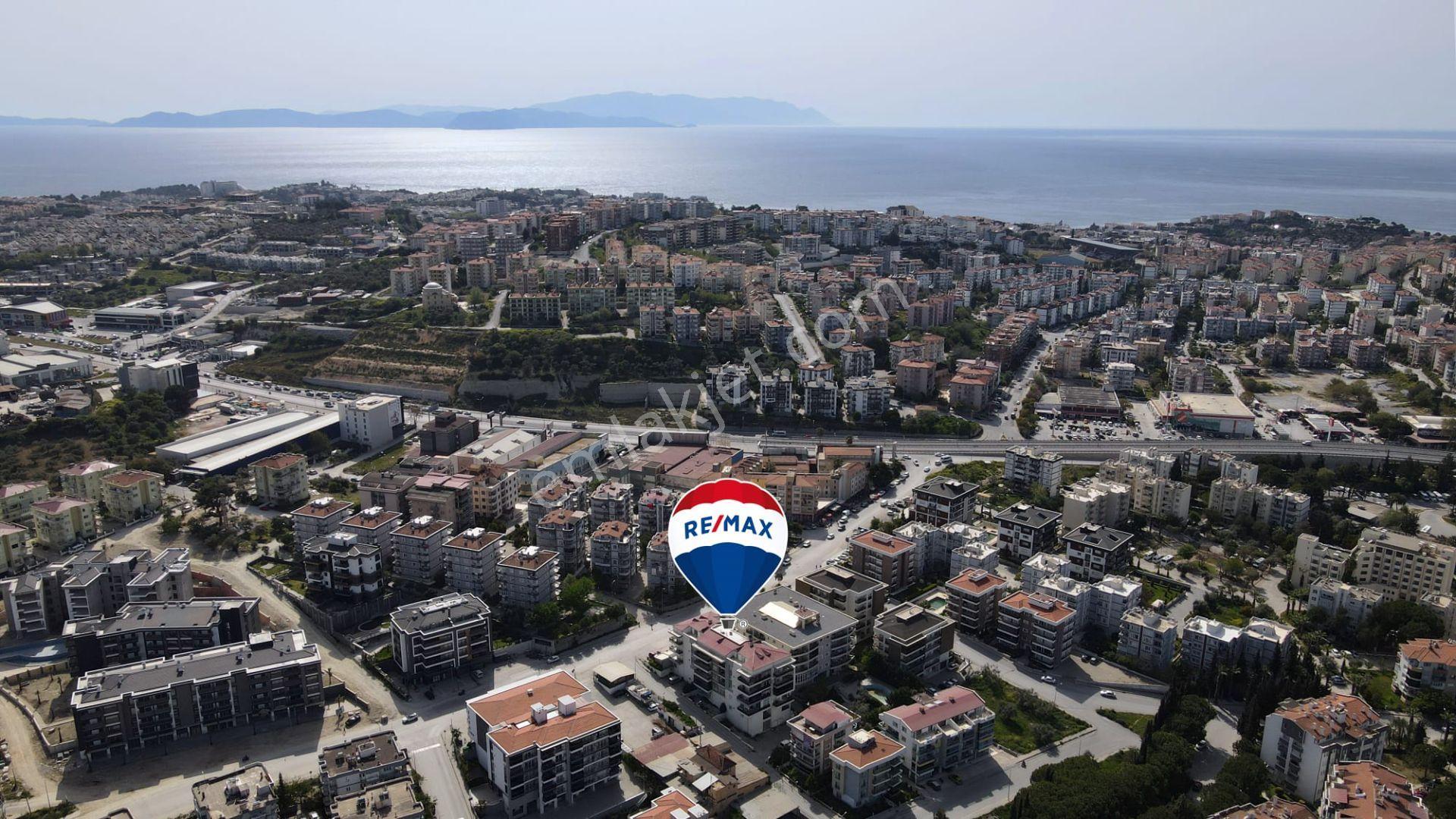 Kuşadası Otogar Bölgesinde Satılık, Caddede, Kısmi Deniz Manzaralı Büyük Çatı Dubleks