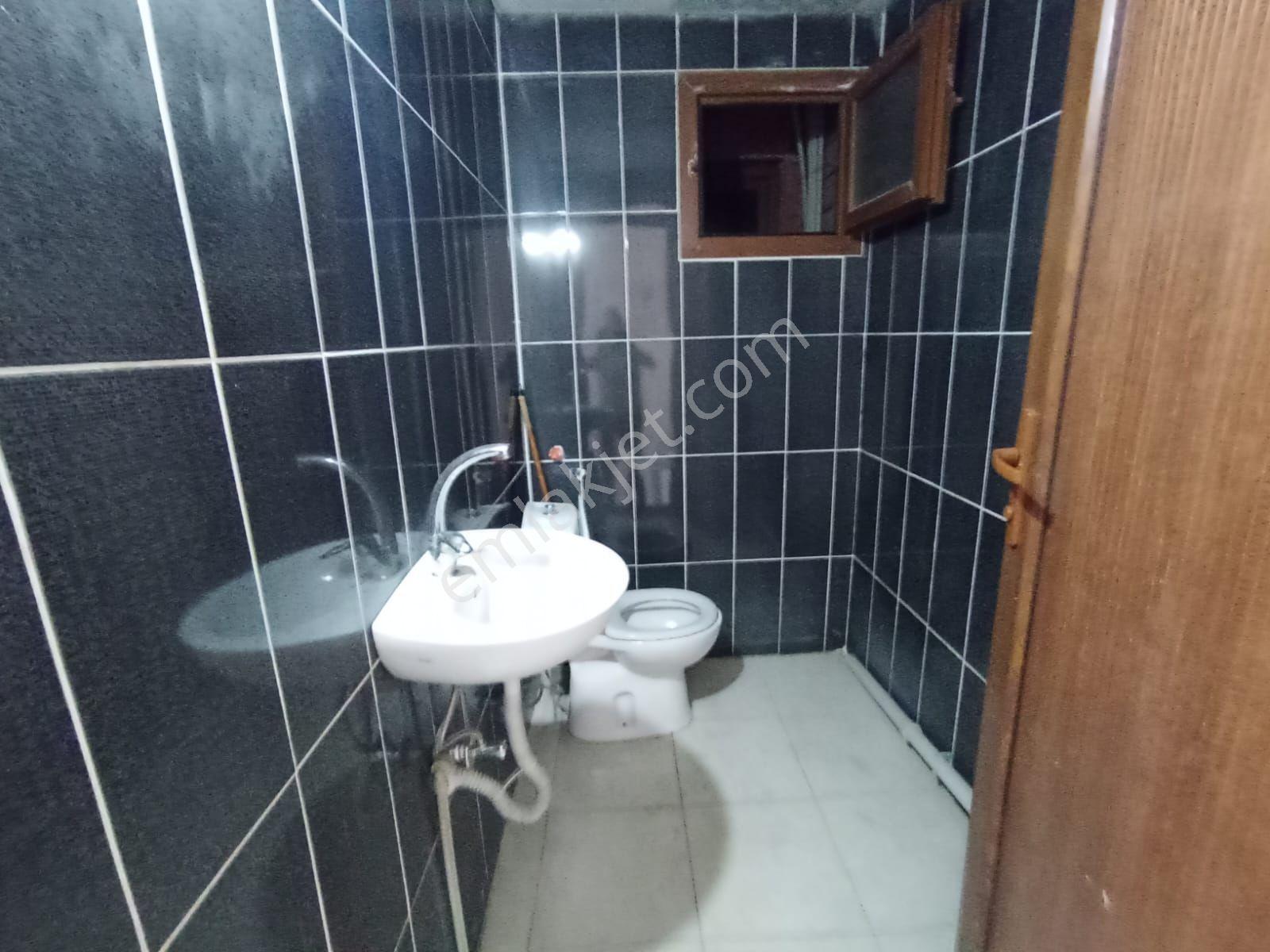 Karabağlar Selvili Mah. Otomatik Kepenkli 50 M2 Sanayi Elektrikli Ve Suyu Olan Kiralık Dükkan - Görsel 2