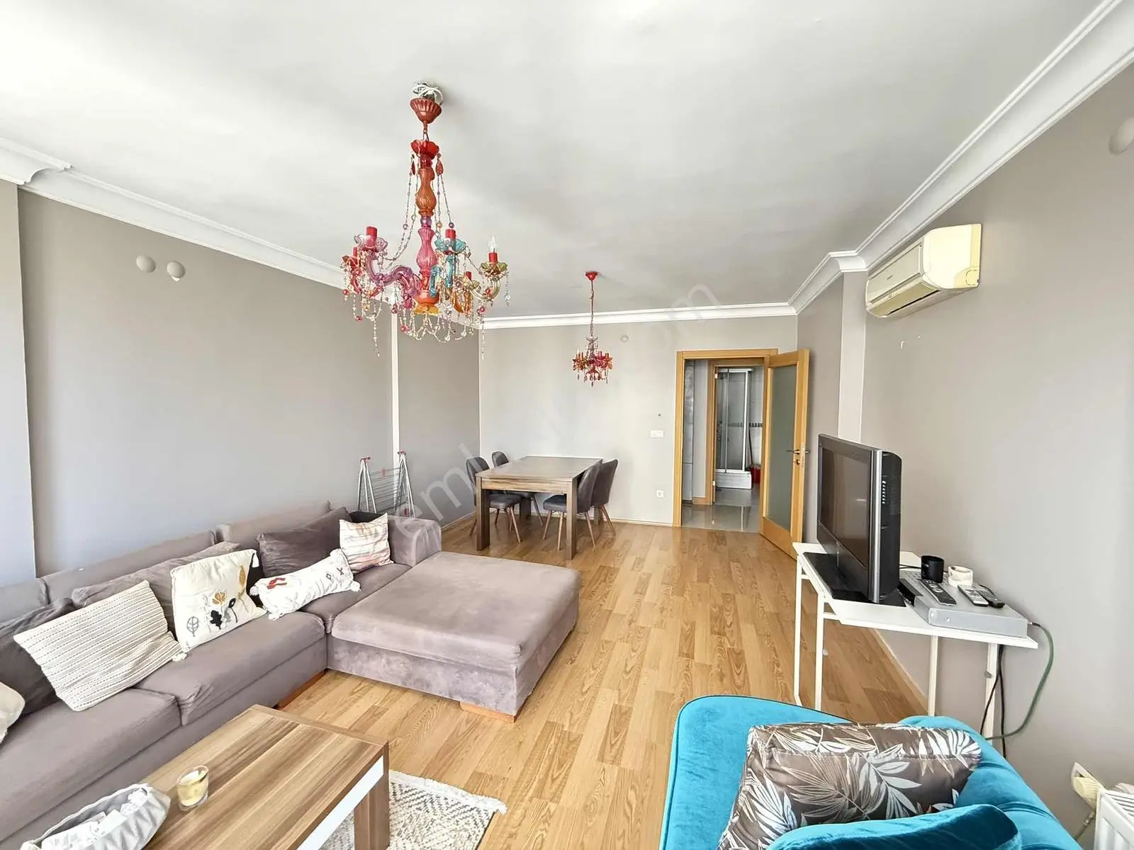Küçükbakkalköy Mah.e.platin Sitesi 2+1 90 M2 6.kat Ful Eşyalı
