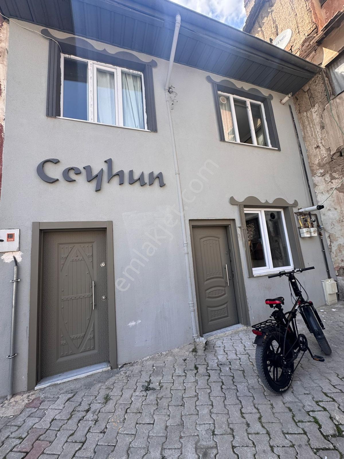 Maliye Arkasında İki Katlı Müstakil Bahçeli Evin Giriş Katı 2+1 - Görsel 11