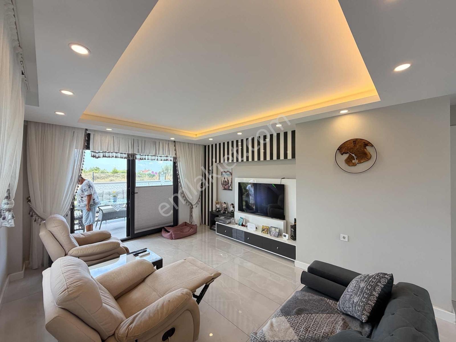 Ilıcada 2+1 Havuzlu Yerden Isıtmalı Ultralüks Eşyalı Satılık