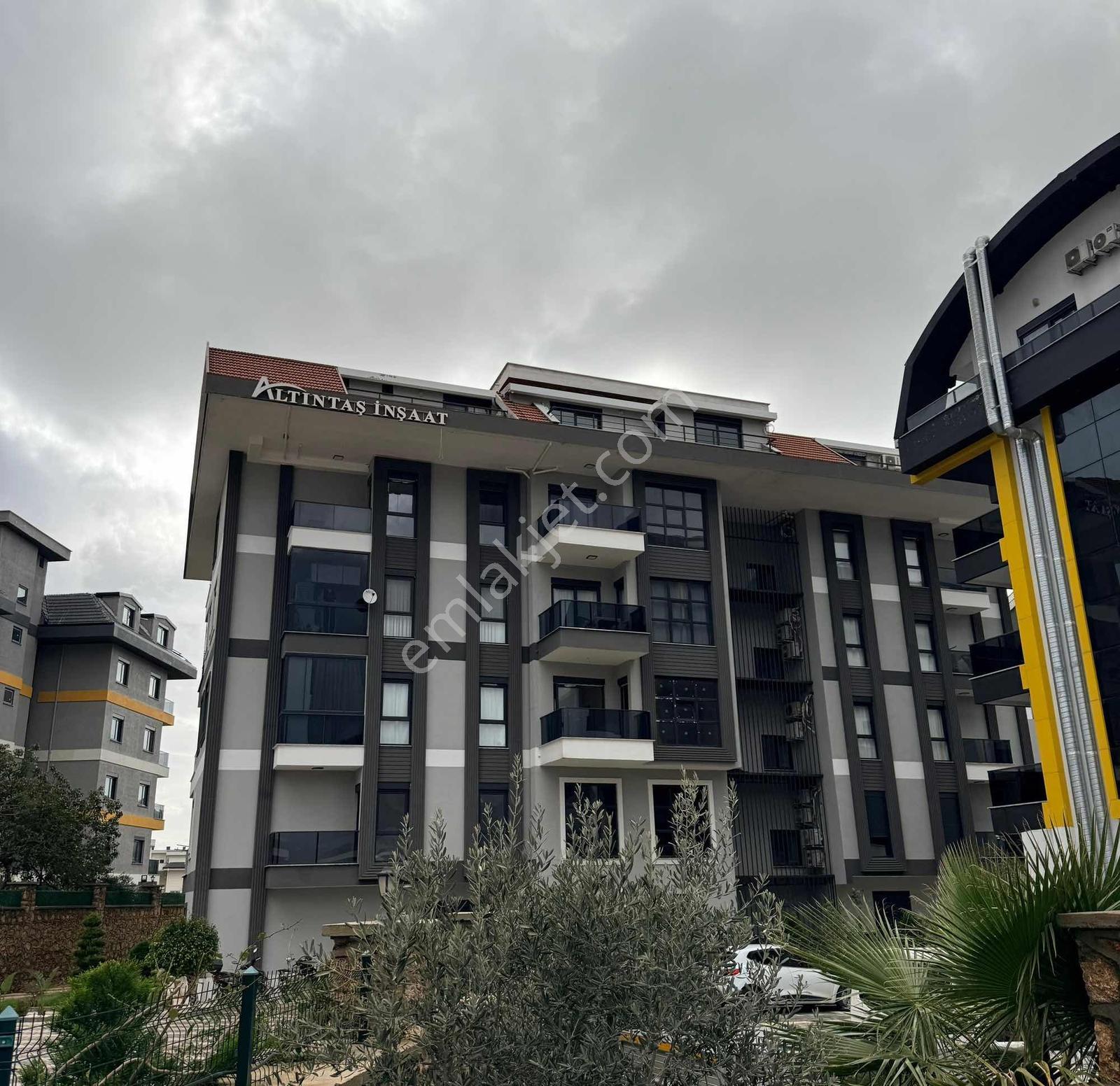 Alanya Oba Kiralık 1+1 Aktiviteli Sitede Boş Daire!