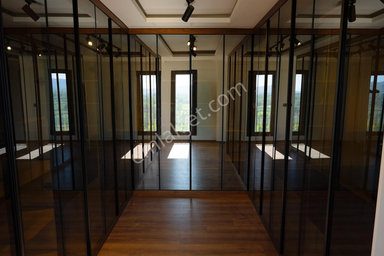 Torbalı Dirmil'de 5306m2 Arsa Üzerinde 450m2 Havuzlu Taş Villa - Görsel 23