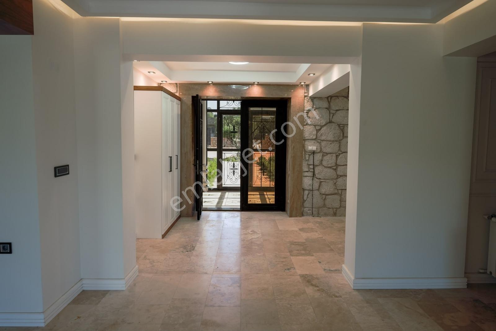 Torbalı Dirmil'de 5306m2 Arsa Üzerinde 450m2 Havuzlu Taş Villa - Görsel 6