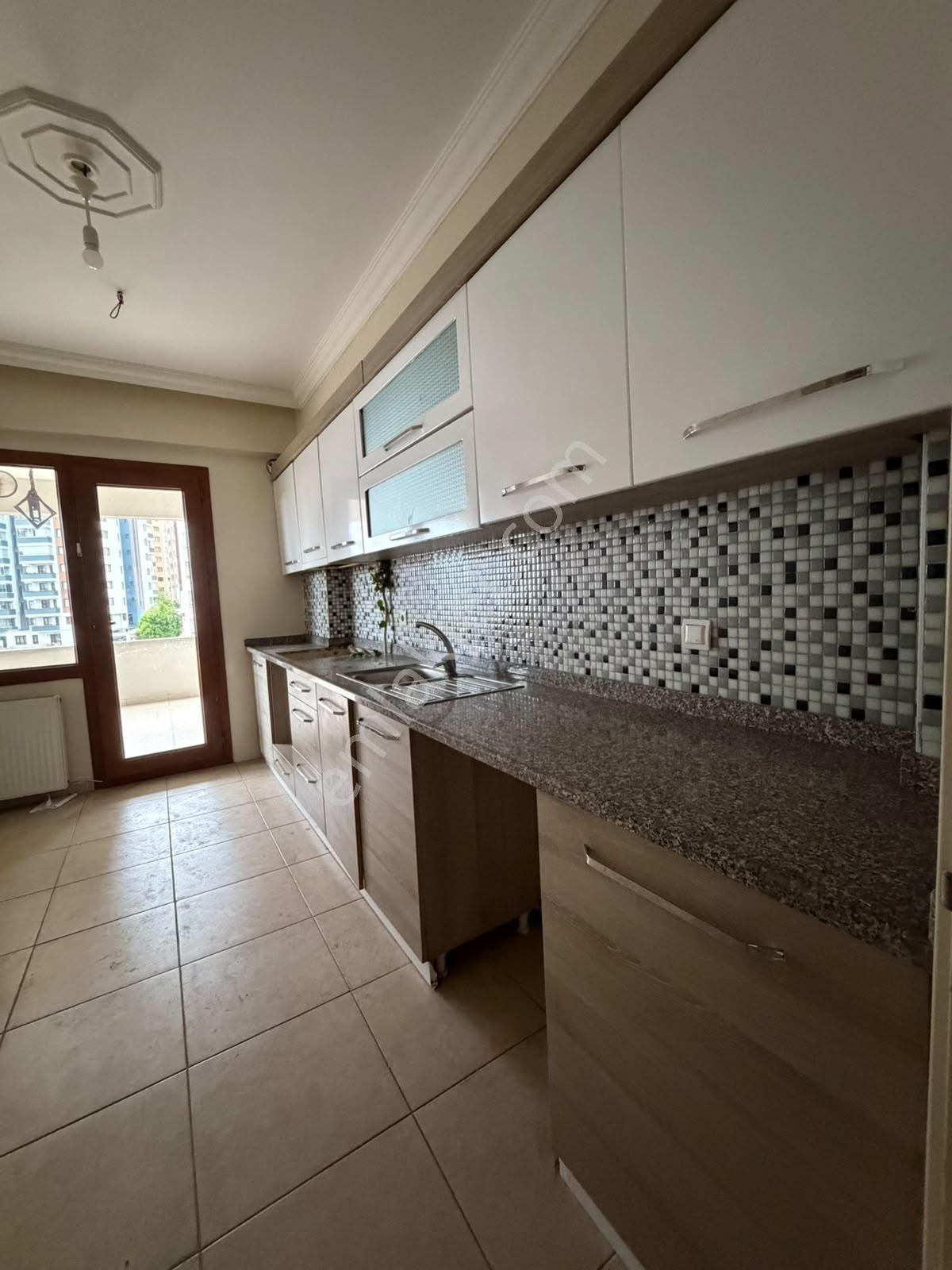 Söğütlü'de Osmanbey Apt. Ferah Ve Konforlu 3+1 Kiralık Daire - Görsel 13